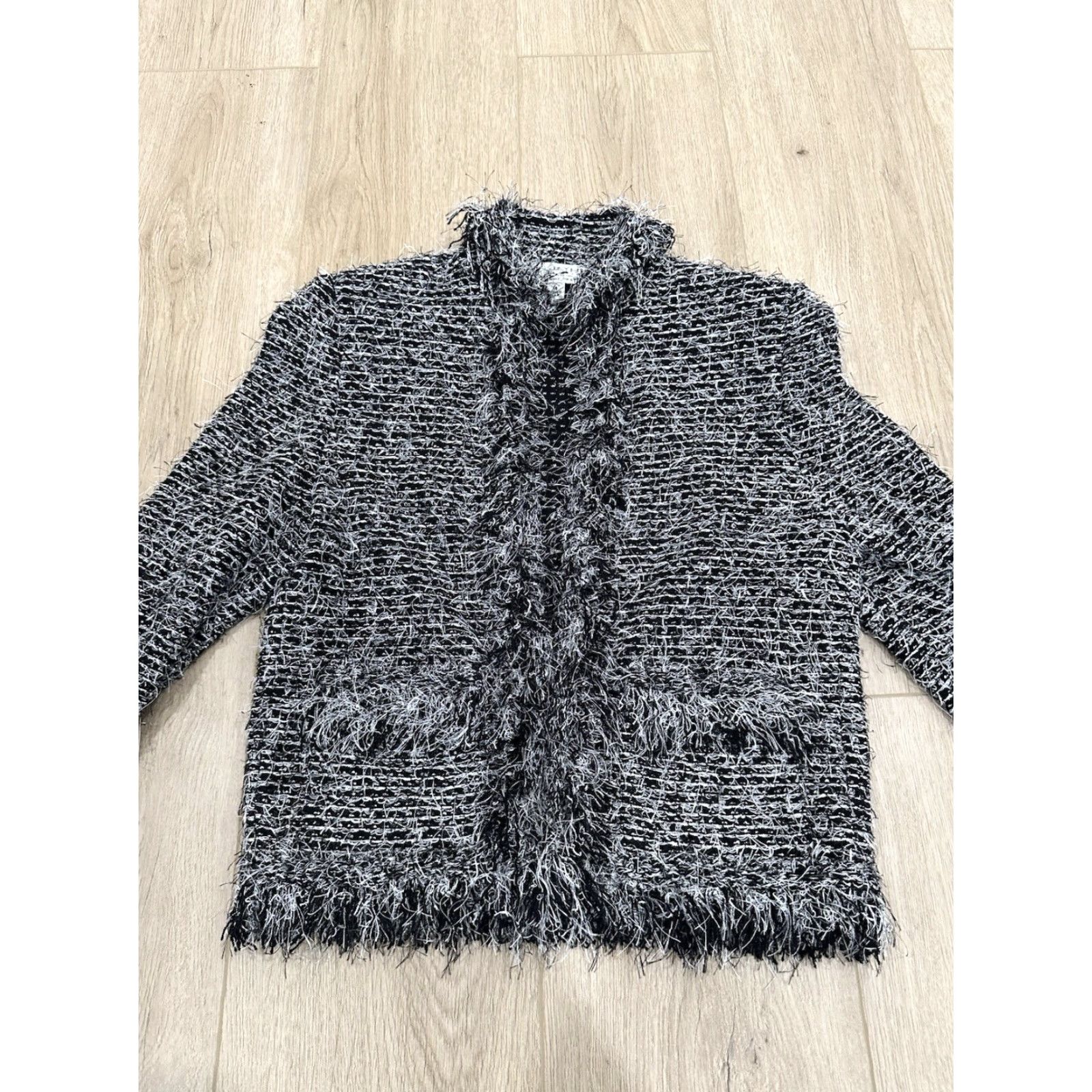 St. John VINTAGE St John Collection Black/White Textured Knit Jacket Blazer w/Fringe Detail sz 4 Size S / US 4 / IT 40 - 3 Thumbnail