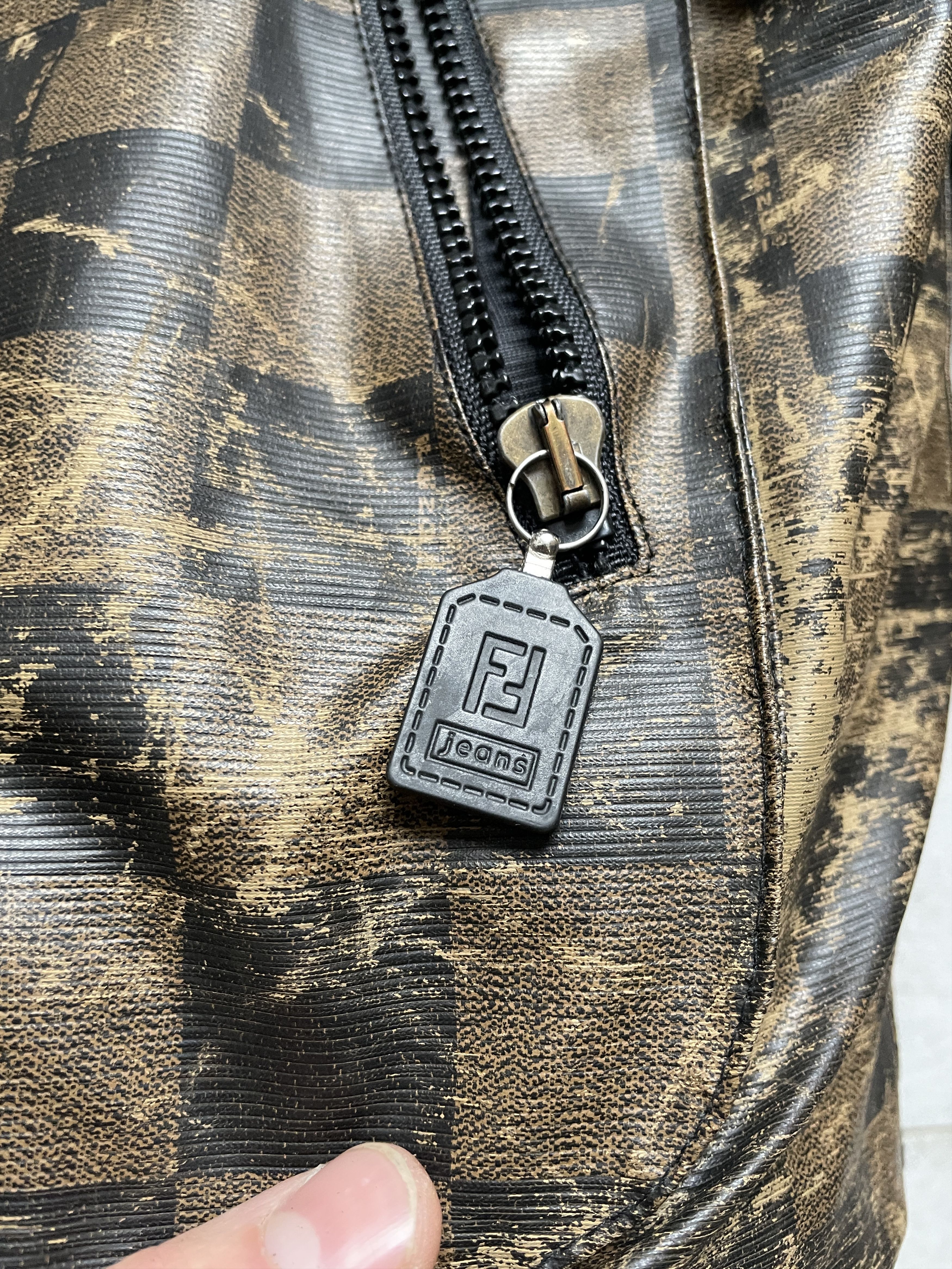 Fendi ARCHIVE FENDI ROMA REVERSIBLE MONOGRAM INSULATED JACKET Size US L / EU 52-54 / 3 - 3 Thumbnail