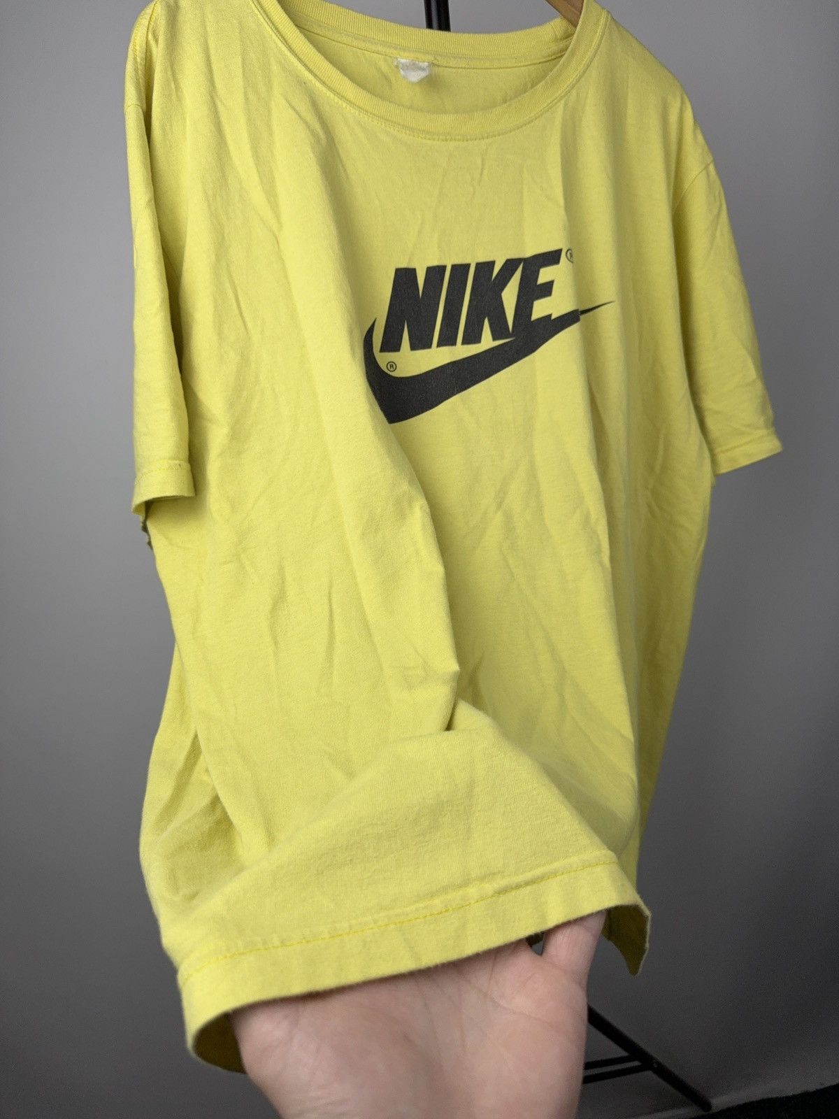 Nike Vintage Retro USA 90s Nike Yellow Tee with Big Swoosh Logo Size US XL / EU 56 / 4 - 4 Thumbnail