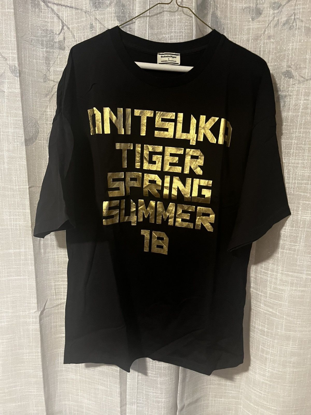 Onitsuka Tiger Onitsuka Tiger (Black/Gold T shirt) Size US XL / EU 56 / 4 - 1 Thumbnail