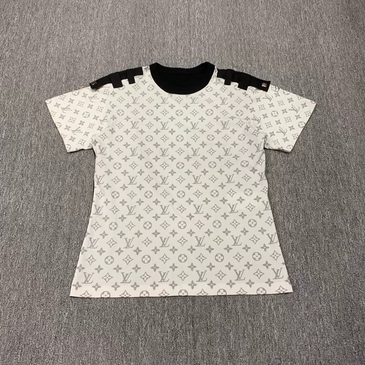 Louis Vuitton LV Monogram Colorblock Black & White Short Sleeve Size S / US 4 / IT 40 - 1 Thumbnail