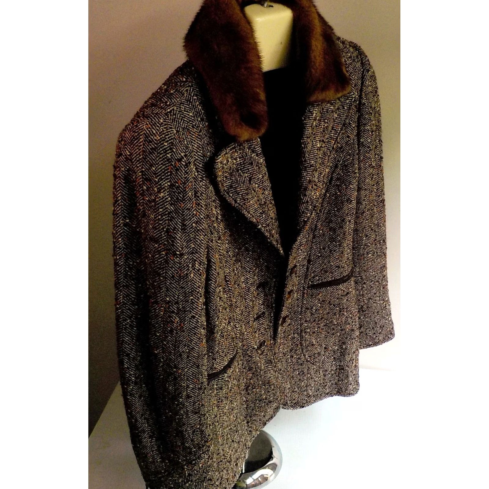 Vintage VINTAGE Carlisle Blazer Skirt Set Wool Blend-Removable Fur Collar Brown Size 0 2 Women’s 2 Piece Women Brown Skirt Suit Mens? No Size 25" / US 0 / IT 36 - 3 Thumbnail