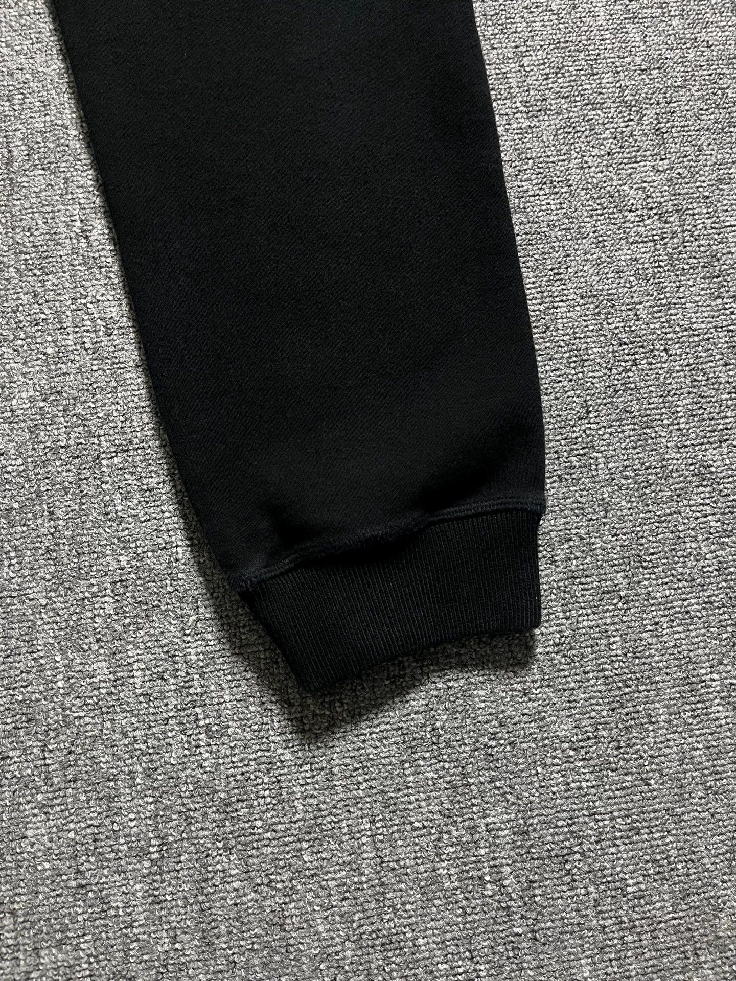 Louis Vuitton LV black men's sweatpants side LV metal logo M Size US 32 / EU 48 - 5 Thumbnail