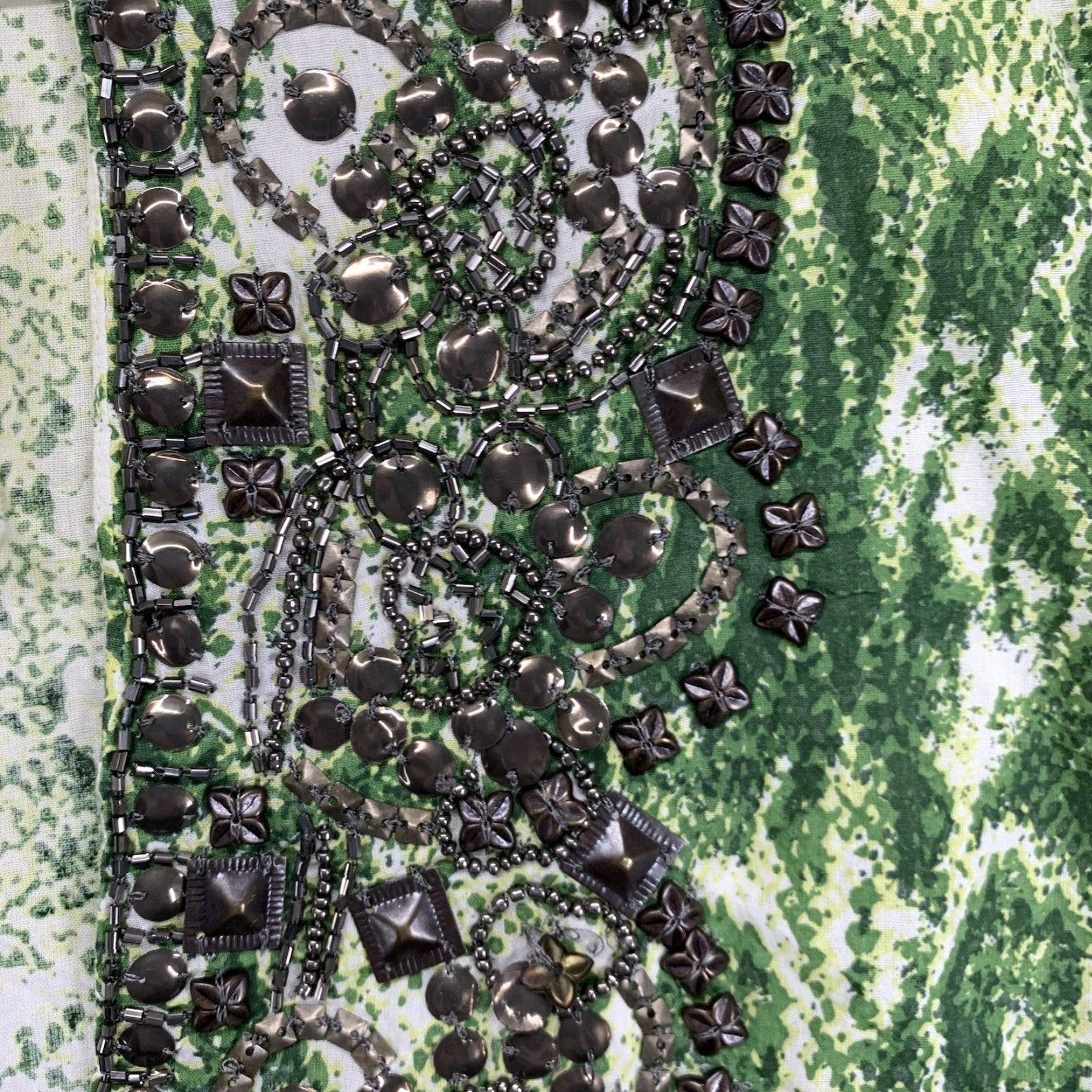 Vintage KYRA Women Tunic Blouse Medium White Green Snakeskin Animal Print Metal Embellishments Bell Sleeve Casual Party Size M / US 6-8 / IT 42-44 - 7 Thumbnail