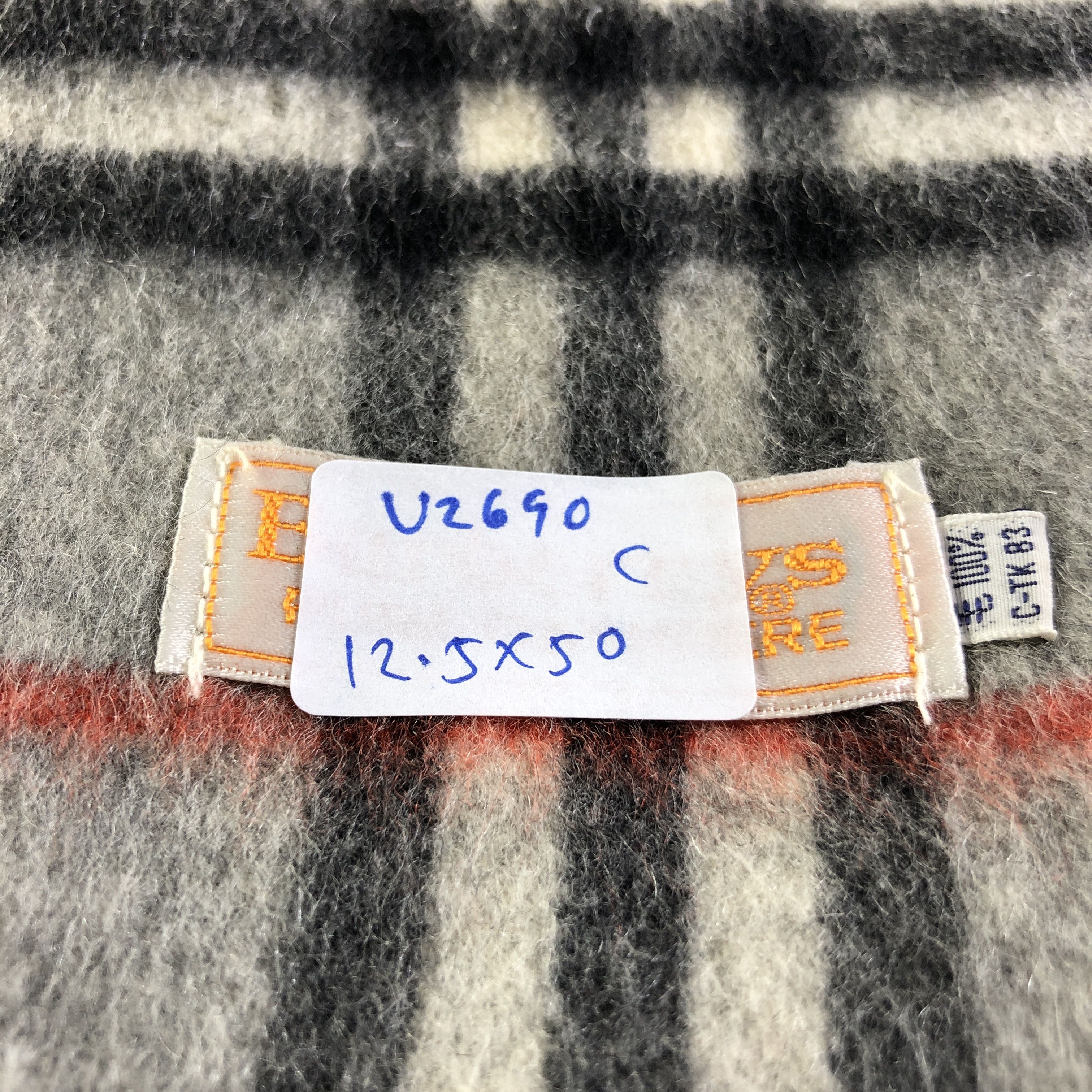 Burberry Burberry Nova Check Cashmere Scarf Muffler V2690 Size ONE SIZE - 15 Thumbnail