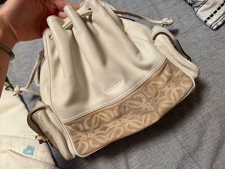 Loewe loewe Lambskin tassel drawstring bucket bag 2503-Nextarrow Size ONE SIZE - 3 Thumbnail