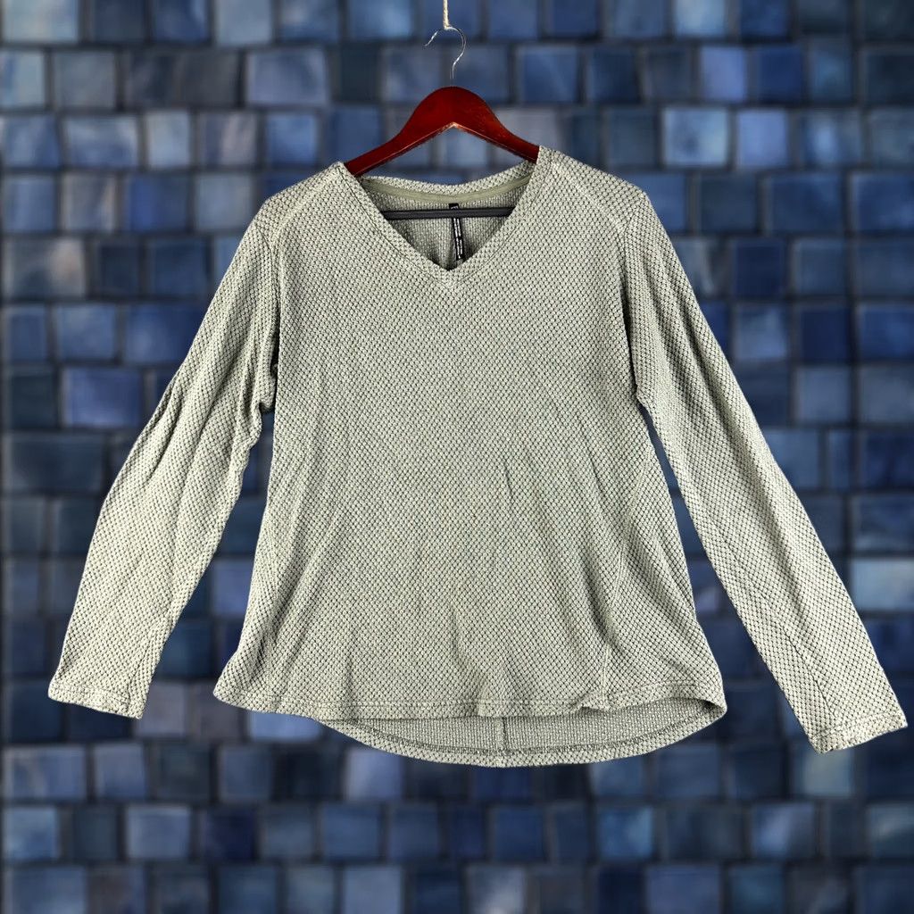Vintage KUHL Top Womens Large Green Cotton Knit Tee Long Sleeve V-Neck Curved Hem T-Shirt Regular Fit - Womens, Green, XL? Size L / US 10 / IT 46 - 1 Thumbnail