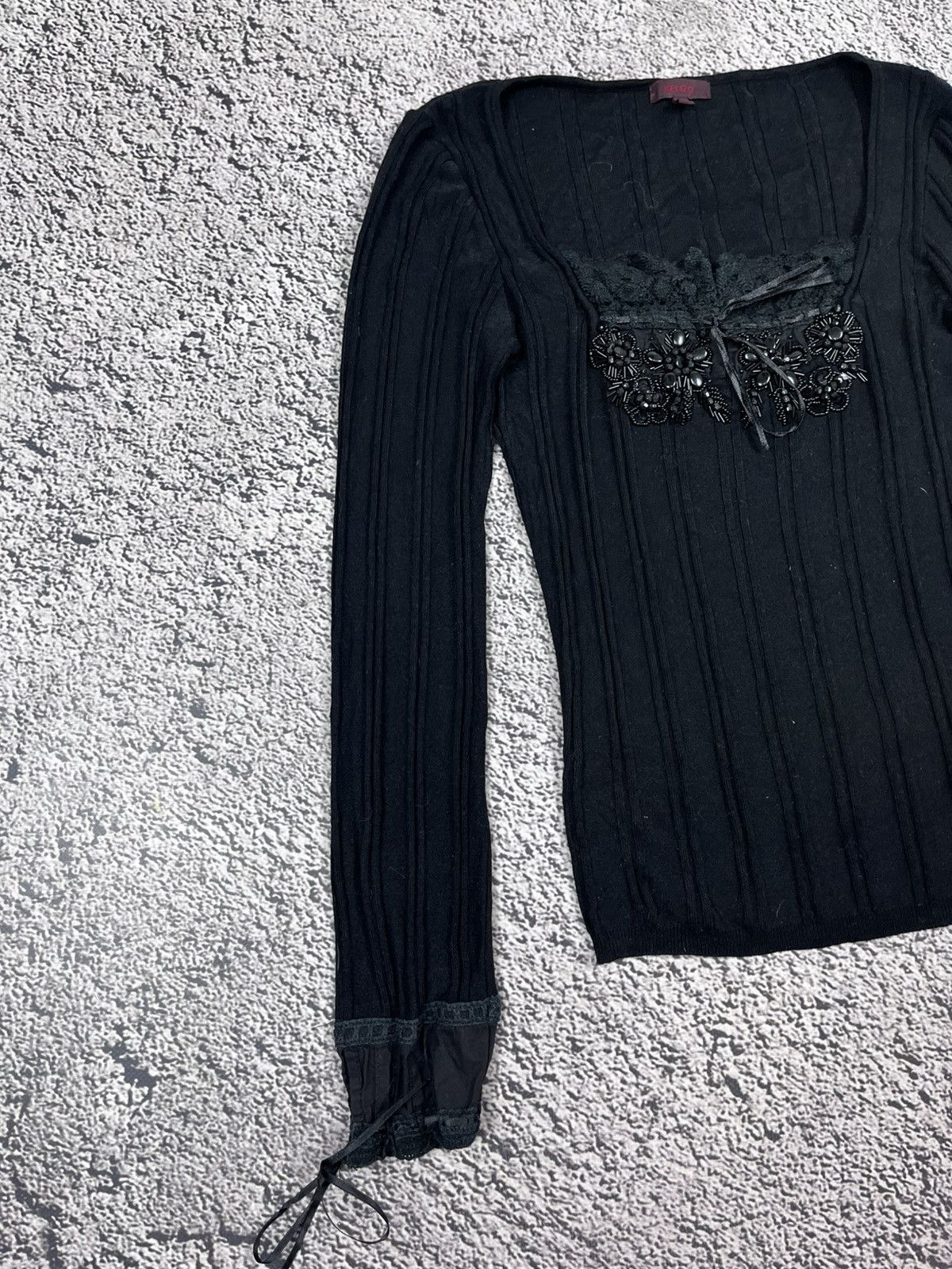 Kenzo Vintage Gothic Kenzo Embellished Rib Knit Top V Neck Size S / US 4 / IT 40 - 2 Thumbnail
