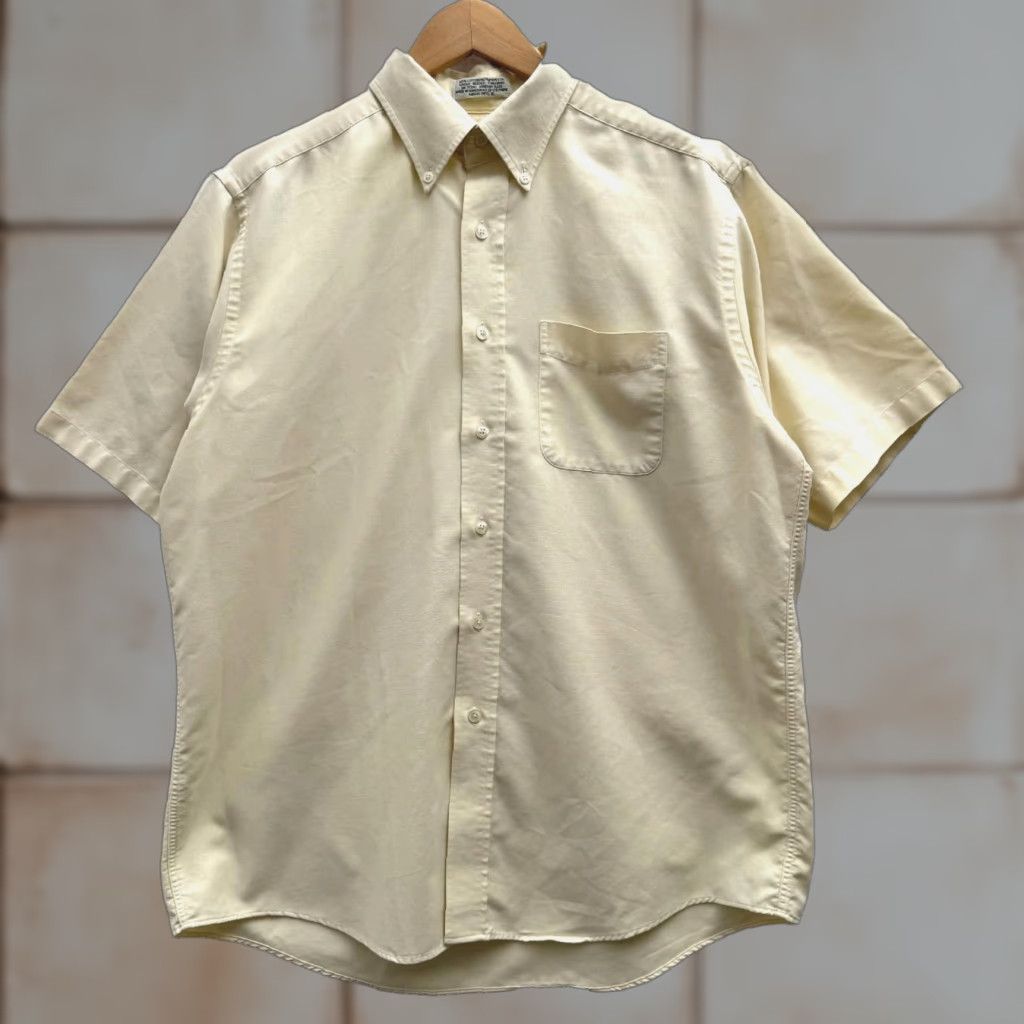 Vintage VINTAGE LL Bean Men’s Shirt Button-Up Short Sleeve Beige L Regular Large Beige Solid Button-Up Mens Shirt Size US L / EU 52-54 / 3 - 1 Thumbnail