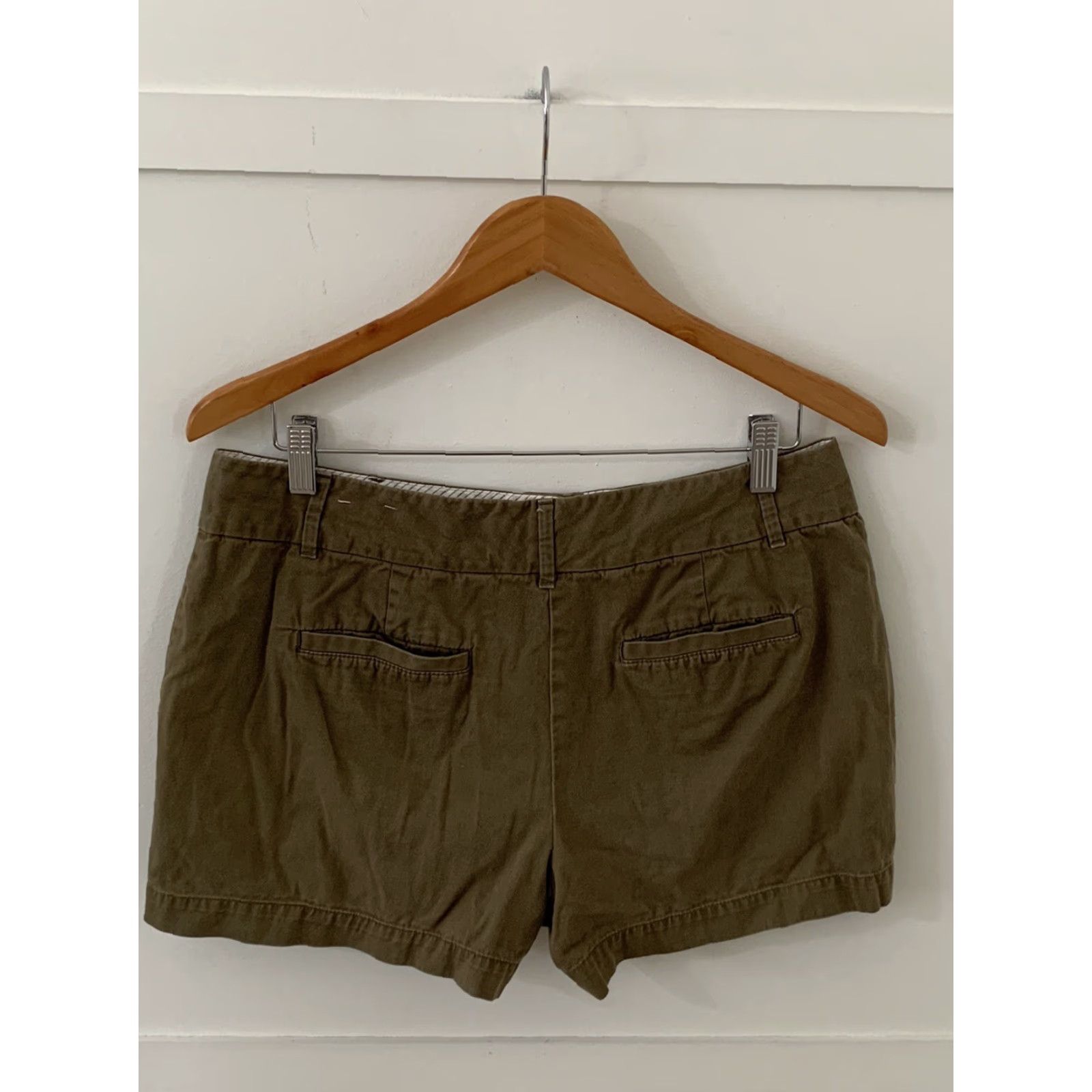 Ann Taylor VINTAGE? Wait not vintage. Ann Taylor Loft Chino Shorts Women Sz 8 Green Regular Chino Short Women's 8 Green Size 30" / US 8 / IT 44 - 2 Thumbnail
