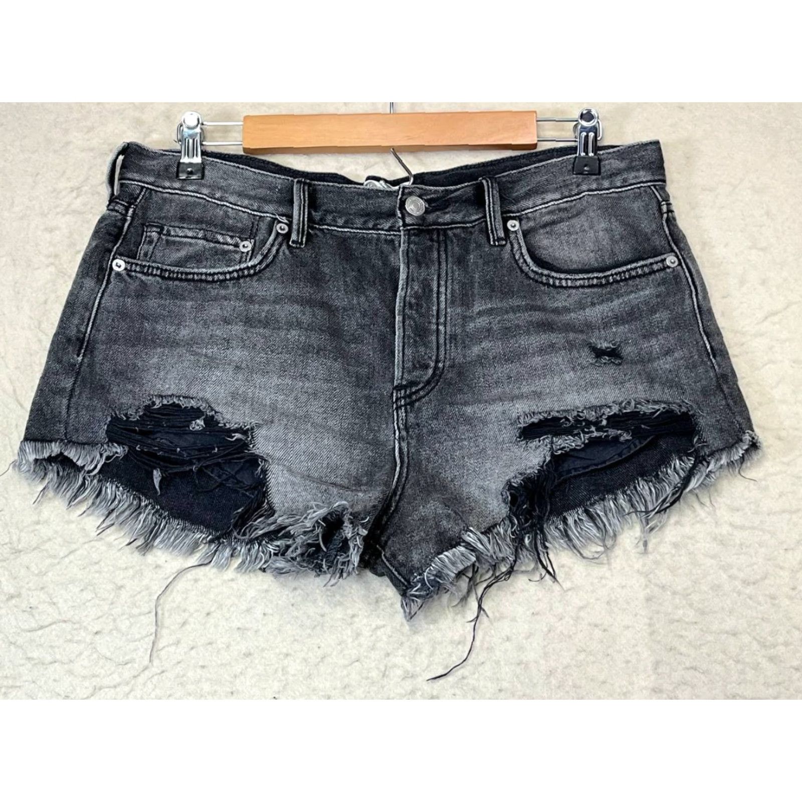 Free People Free People We The Free Distressed Raw Hem High Rise Denim Short Size 29 Black Size 29" - 2 Thumbnail