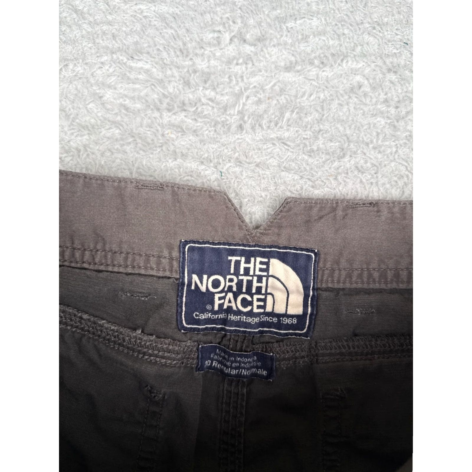 The North Face VINTAGE The North Face Shorts Cargo Men 30 Gray 100% Cotton Canvas Zip Pockets 29x9 Casual Outdoor Mens Size US 30 / EU 46 - 7 Thumbnail