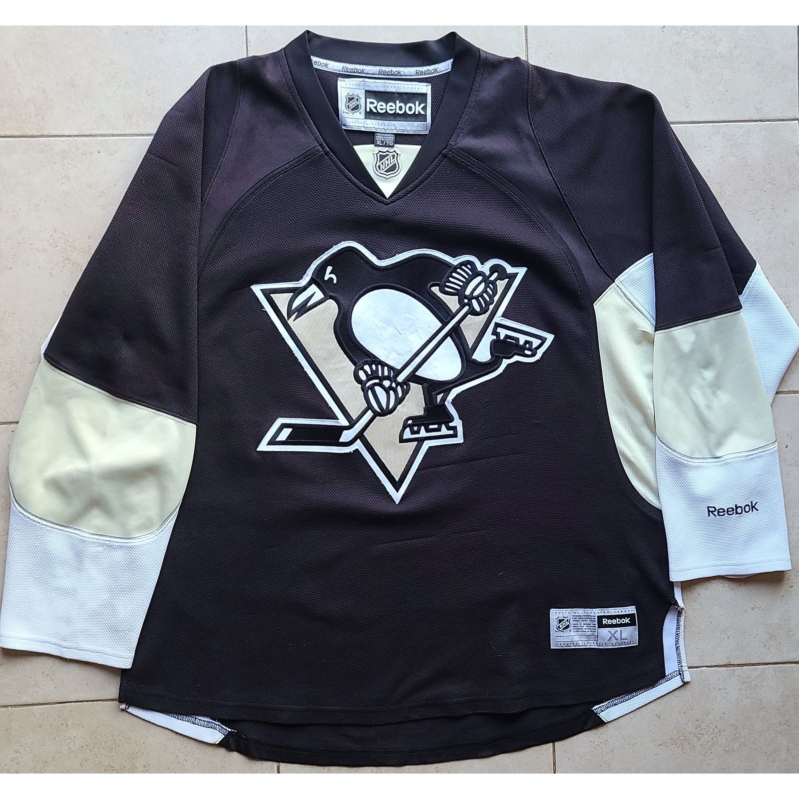 NHL × Reebok Pittsburgh Penguins 2010s RBK jersey XL blk gold hockey vtg Size US XL / EU 56 / 4 - 4 Thumbnail