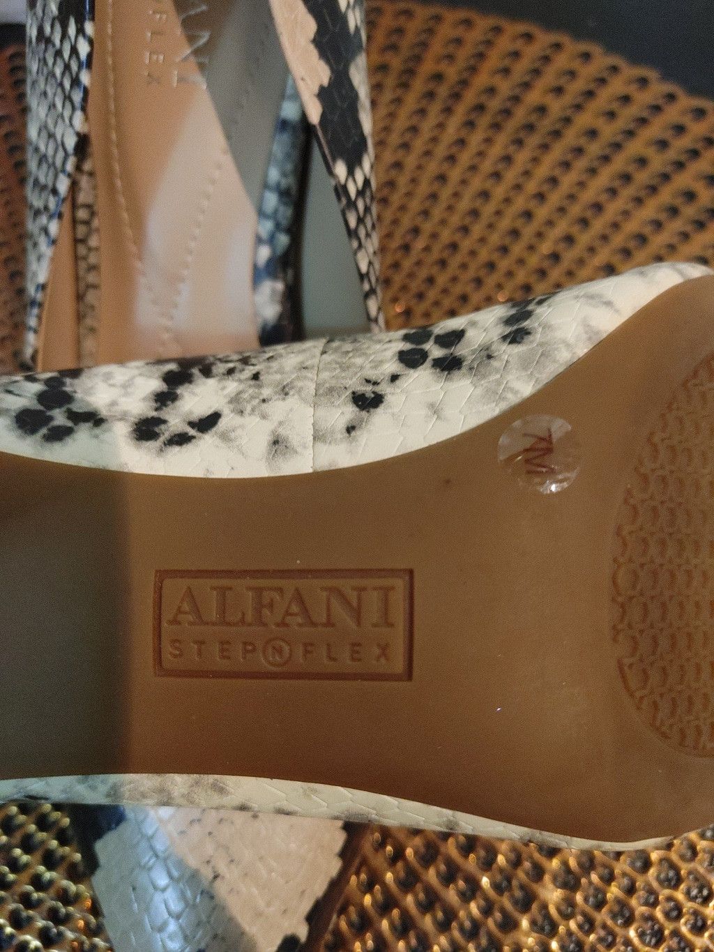 Alfani Alfani Jueles Snake Skin Heels Size 7M Size US 7 / IT 37 - 6 Thumbnail