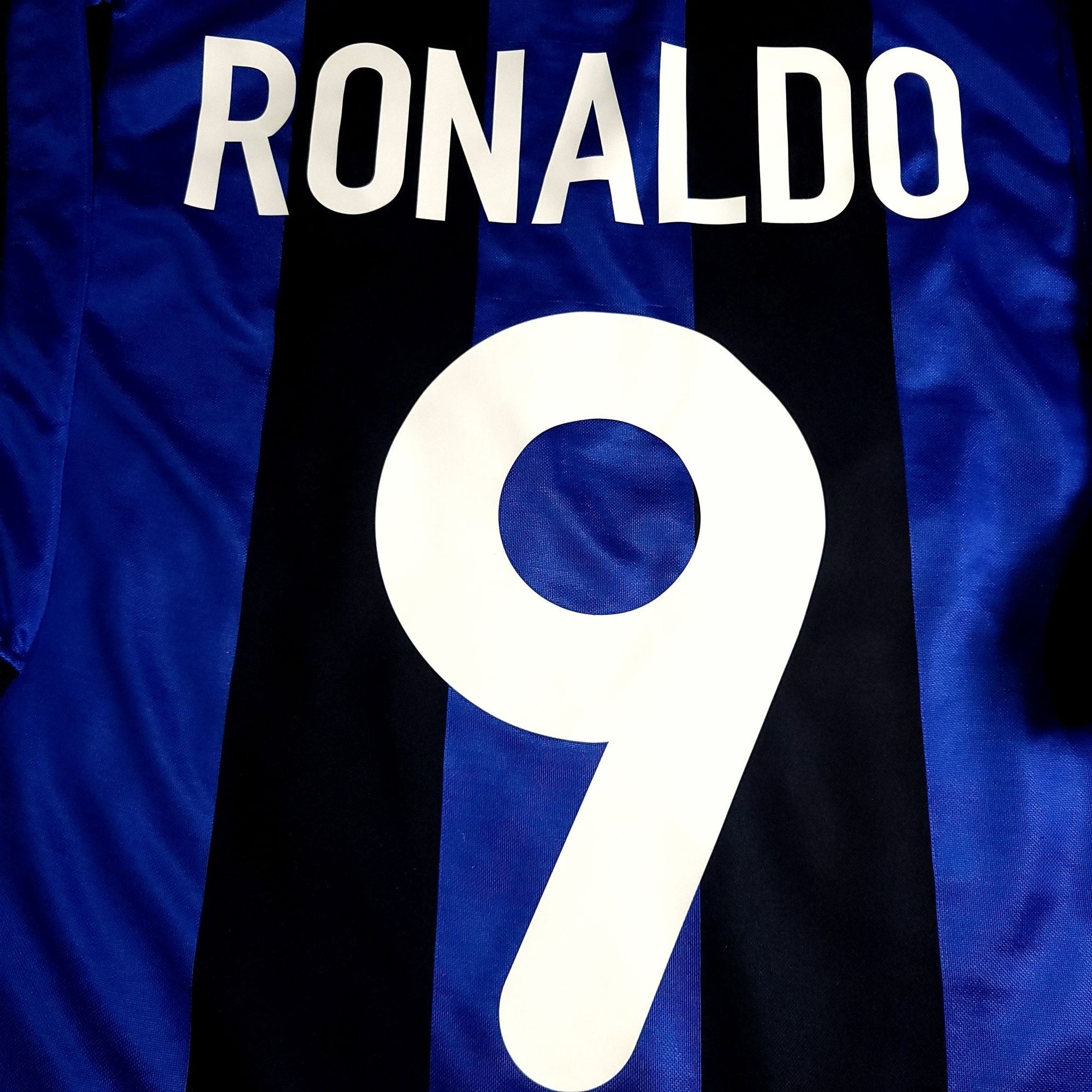 Nike Ronaldo Inter Milan 2000 2001 Home Soccer Jersey M Size US M / EU 48-50 / 2 - 4 Thumbnail