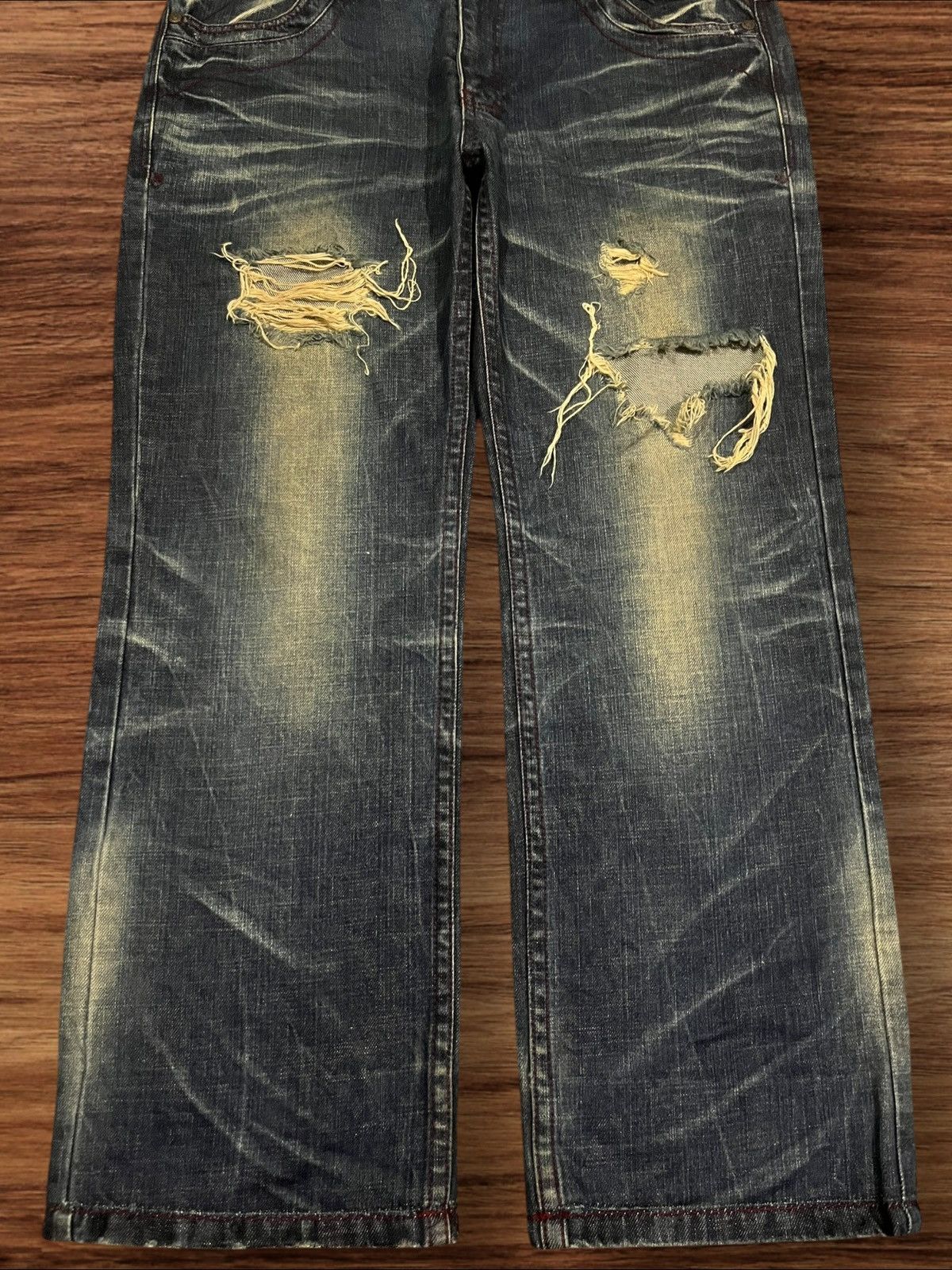 Le Grande Bleu (L.G.B.) Japanese Red & Pepper Slogan Red lips Embroidered Fade Jeans Size US 34 / EU 50 - 9 Thumbnail