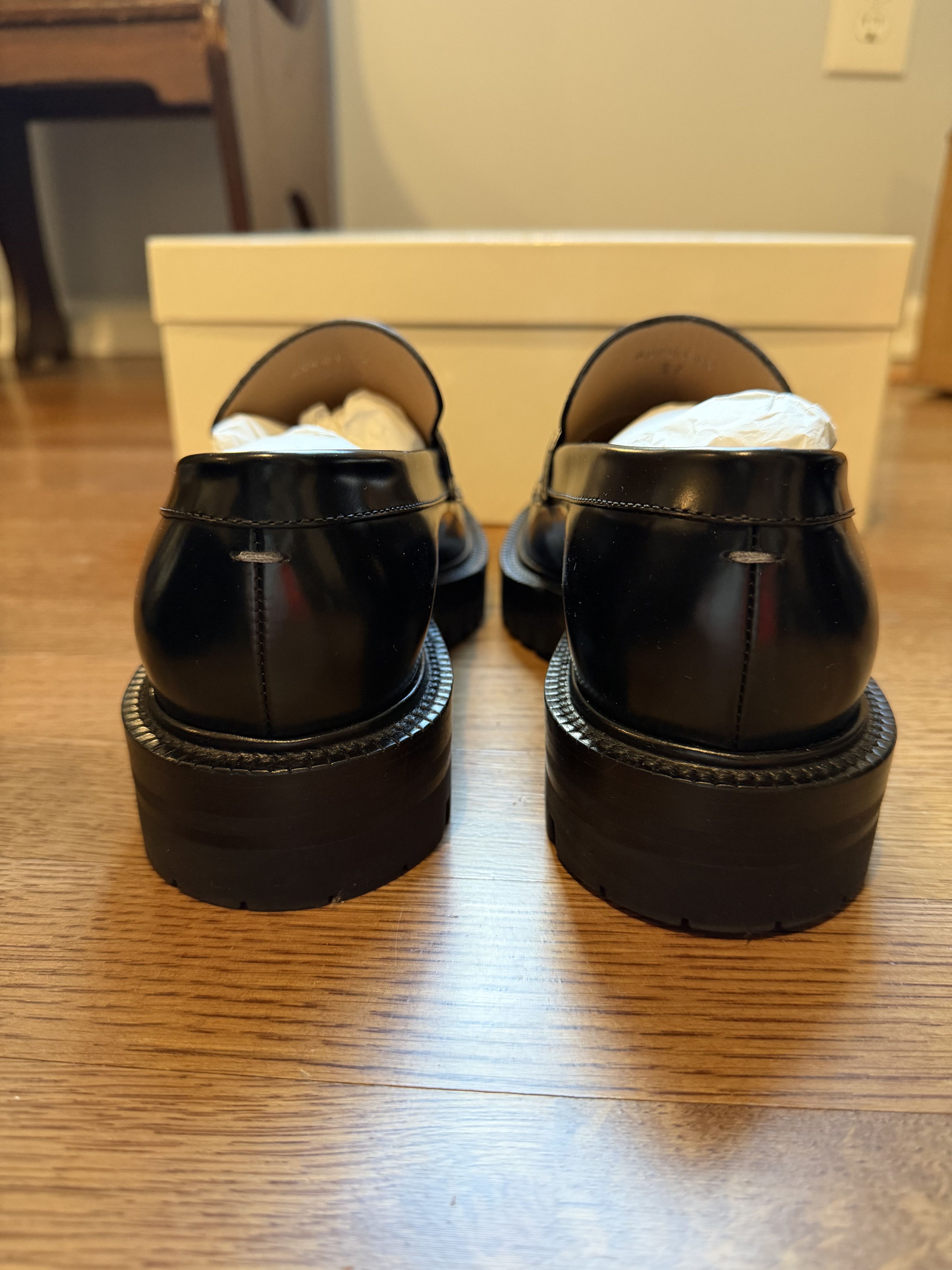 Maison Margiela Women's Black Tabi Loafers Size US 7 / IT 37 - 9 Thumbnail