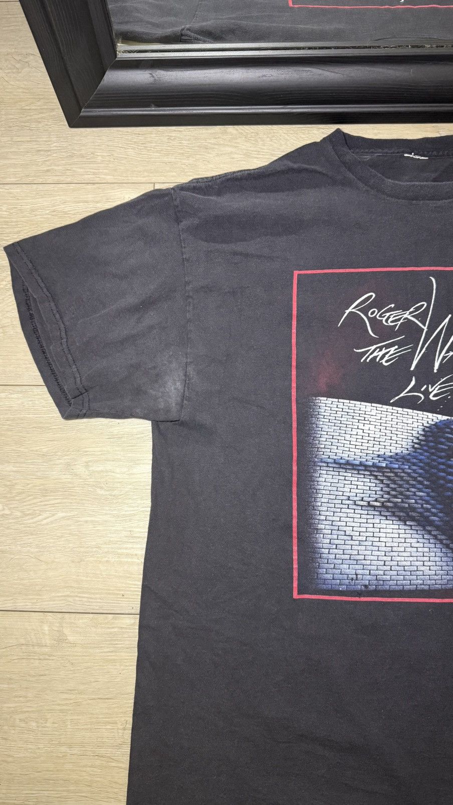 Band Tees Vintage / Y2K 2010 Roger Waters The Wall Live Concert Shirt Size US XL / EU 56 / 4 - 4 Thumbnail