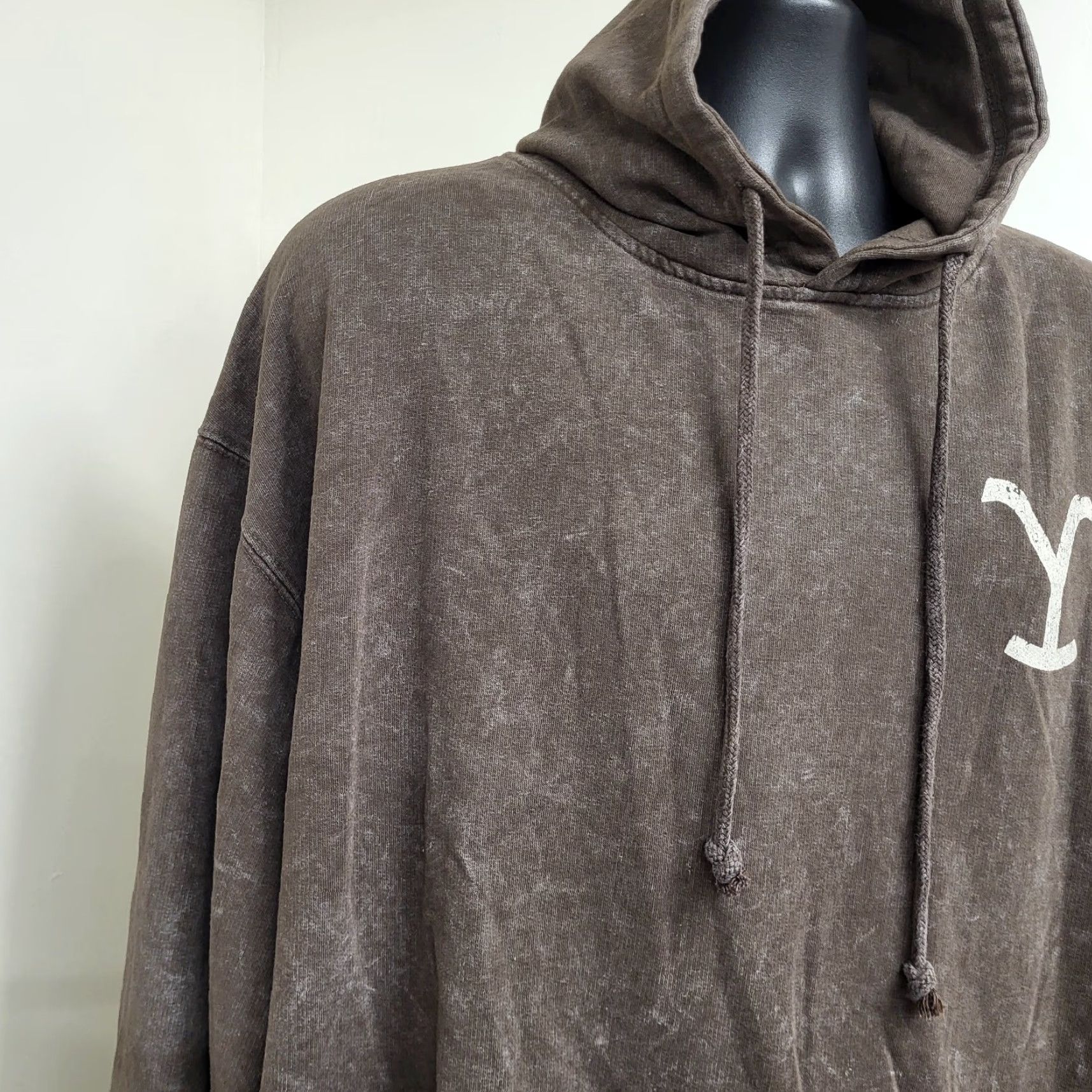 Vintage Yellowstone Dutton Ranch Hoodie Mens 2XL Brown Mineral Wash Montana Pull-Over Shirt Size US XXL / EU 58 / 5 - 4 Thumbnail