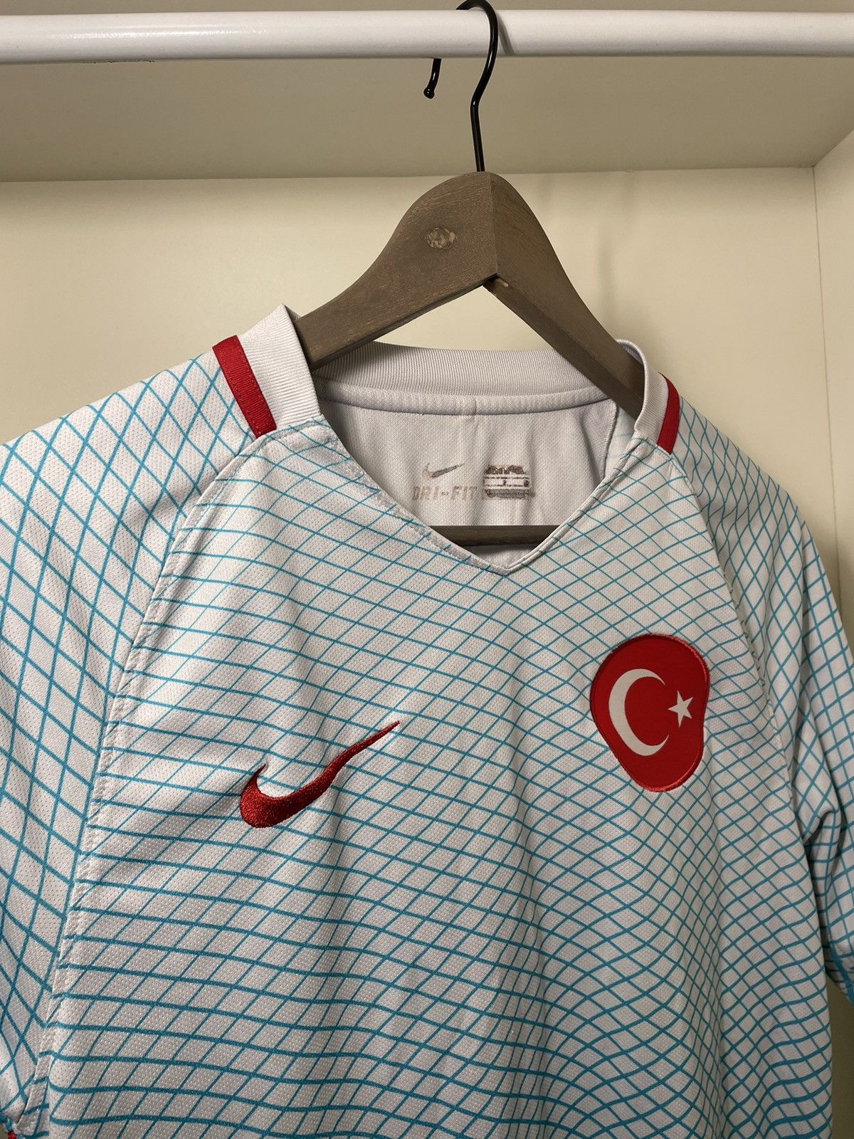 Nike Nike Turkey 2016-17 Away Shirt S Football Jersey Size US S / EU 44-46 / 1 - 6 Thumbnail