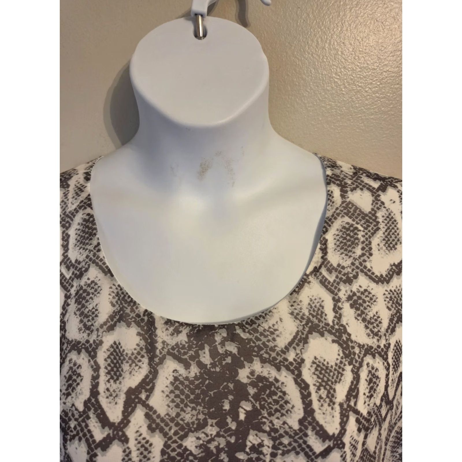 Vintage C Est. 1946 Blouse Gray White Animal Print Lined 3/4 Sleeve Size 22/24W Womens Size 3XL / US 20-22 - 2 Thumbnail