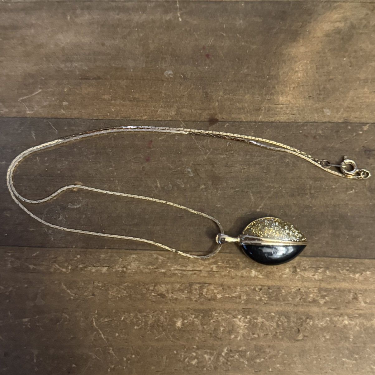 Vintage Vintage Royal gold tone glitter leaf pendant necklace Size ONE SIZE - 3 Thumbnail