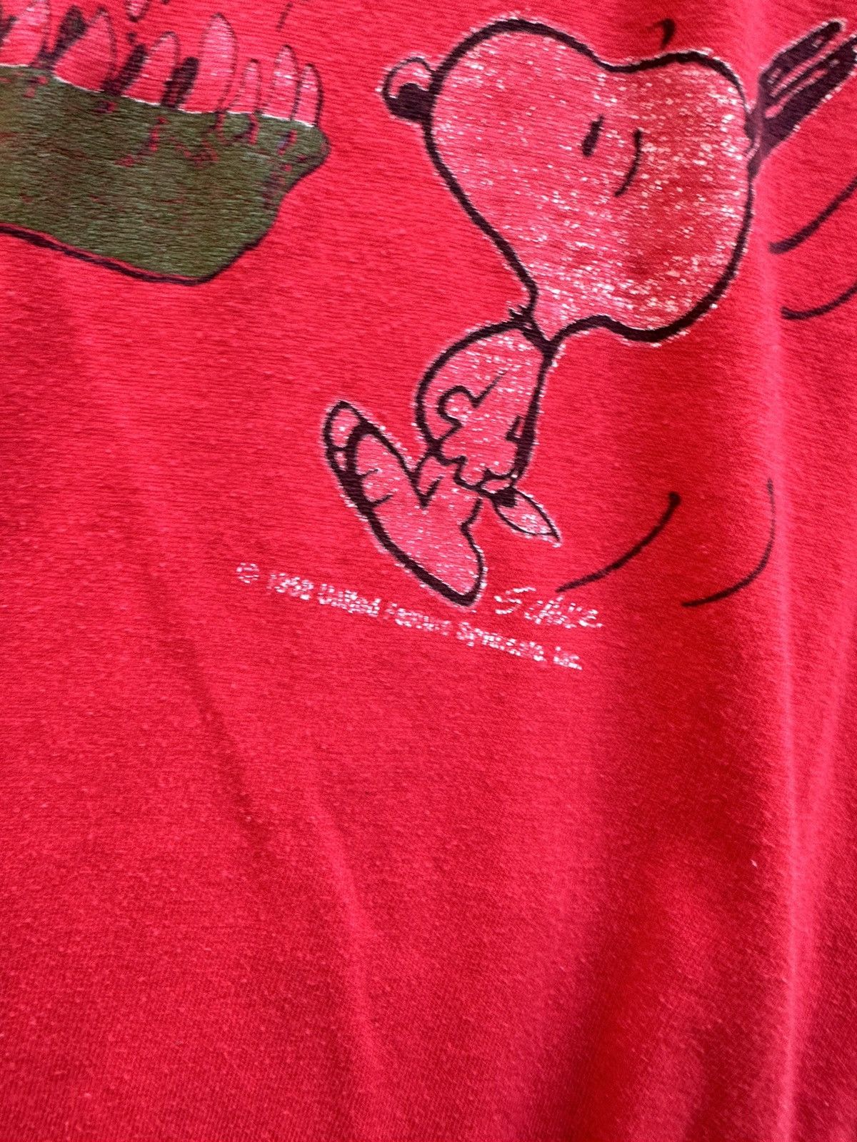 Peanuts × Vintage Vintage Knotts Berry Farm Snoopy T-rex M Red Single Stitch Size US M / EU 48-50 / 2 - 3 Thumbnail