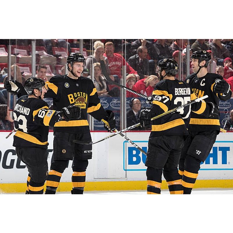NHL × Reebok Boston Bruins 2016-2017 jersey Sweater M 3rd blk gold NHL Size US M / EU 48-50 / 2 - 12 Thumbnail