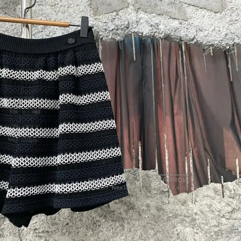 Chanel Chanel Summer Multicolor Women's Shorts . Size 28" / US 6 / IT 42 - 4 Thumbnail