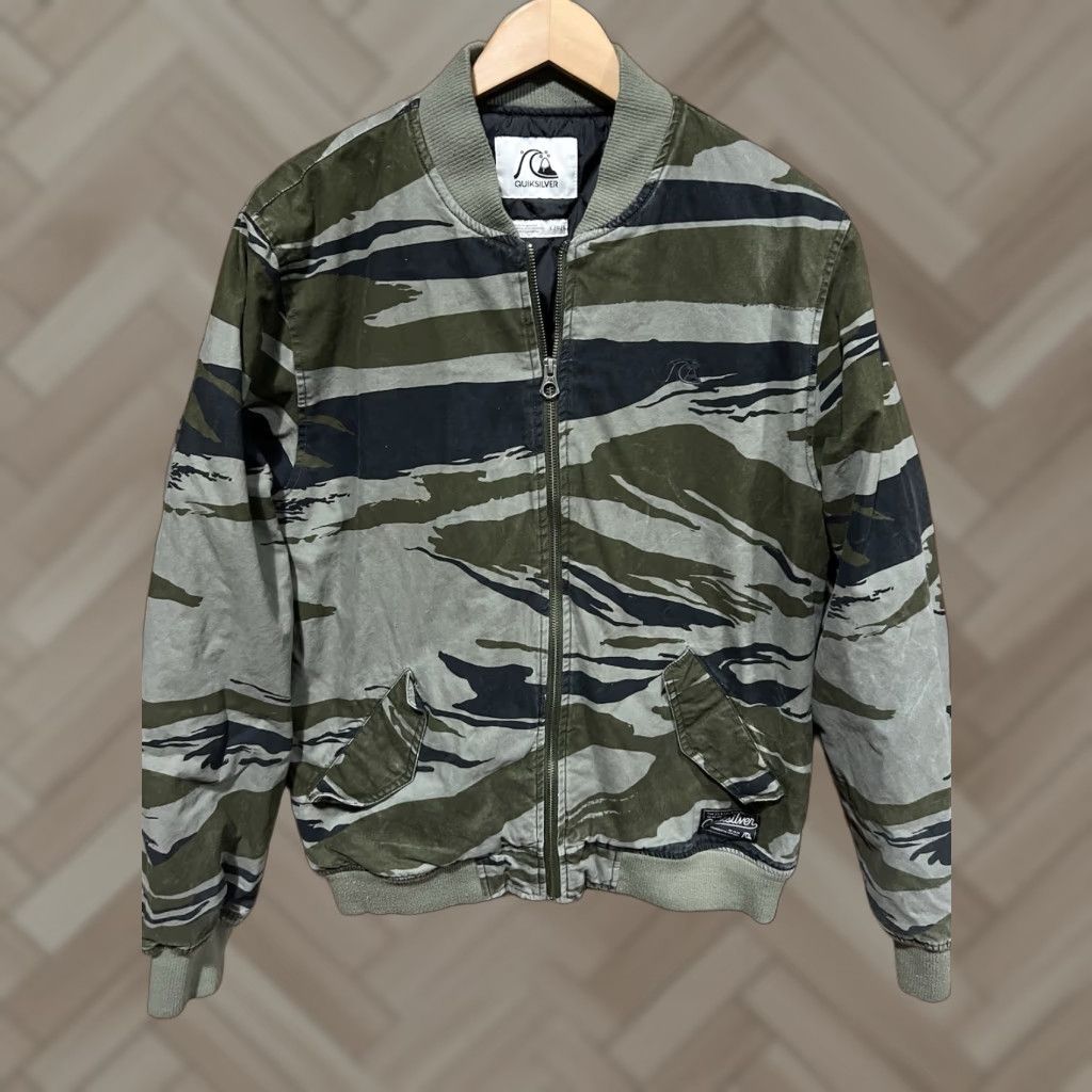Quiksilver VINTAGE Quicksilver Bomber Jacket Mens L Camouflage Full Zip Lined Mid-Length Winter Fall Spring All Seasons Pockets Zip Stand-Up Collar Size US L / EU 52-54 / 3 - 1 Thumbnail