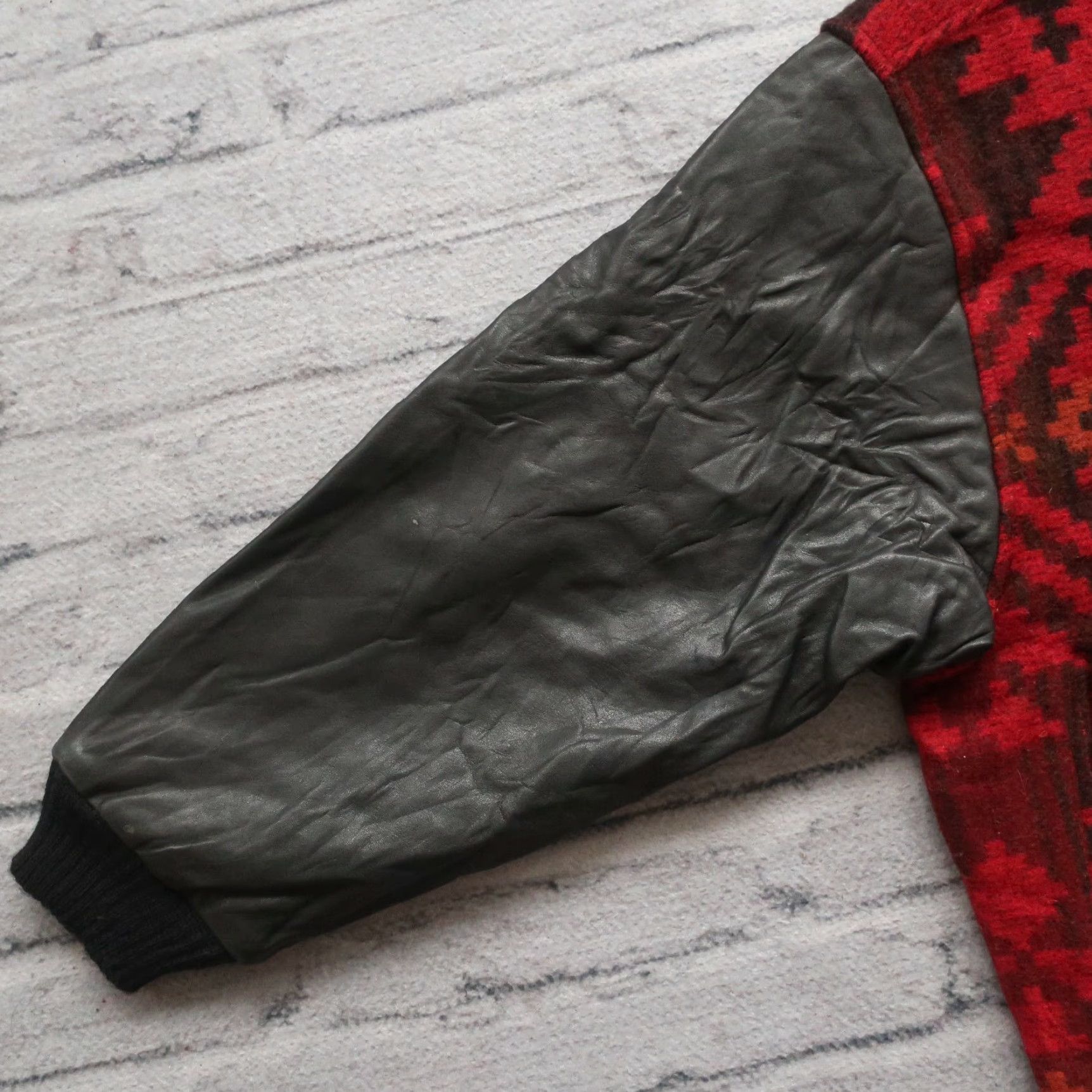 Vintage Vintage Woolrich Jacket Mens Large Wool Leather Red Vintage Woolrich Native Wool Leather Jacket Size L Made in USA Size US L / EU 52-54 / 3 - 4 Thumbnail