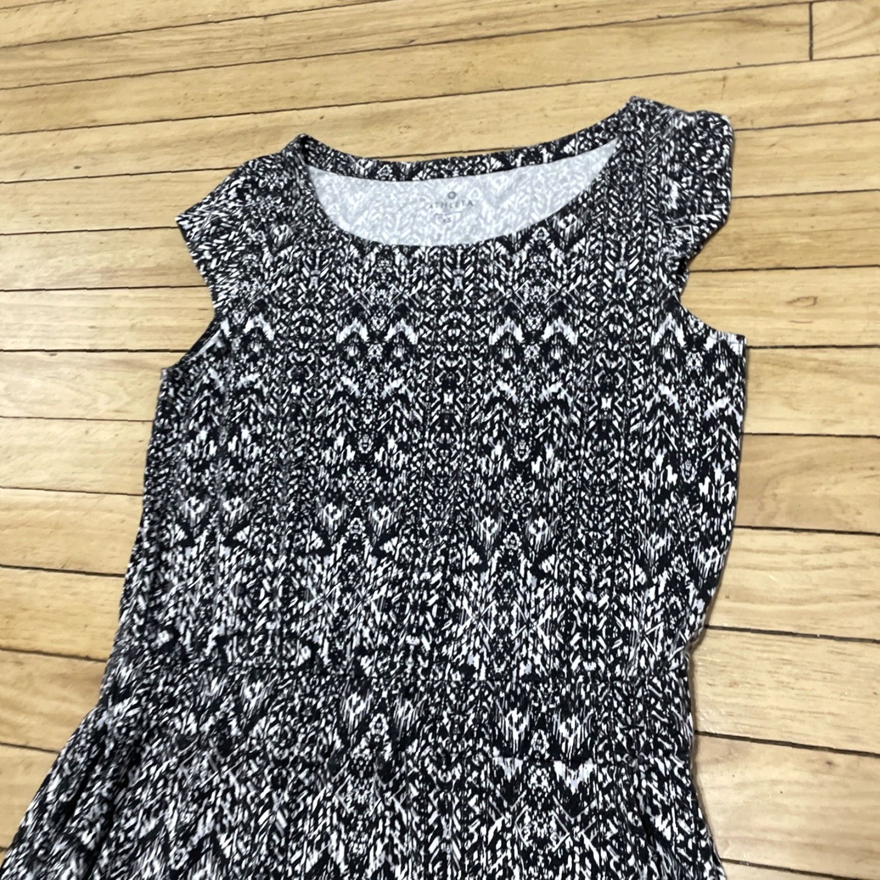 Athleta Athleta Dress XS Black White Ikat Geometric Pockets Short Sleeve Knee Length Modal Spandex Pullover Casual Travel Women Size XS / US 0-2 / IT 36-38 - 3 Thumbnail
