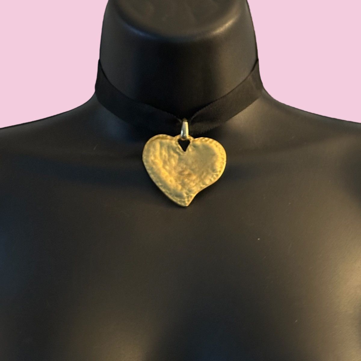 Vintage Vintage large heart pendant ribbon choker necklace Size ONE SIZE - 1 Thumbnail