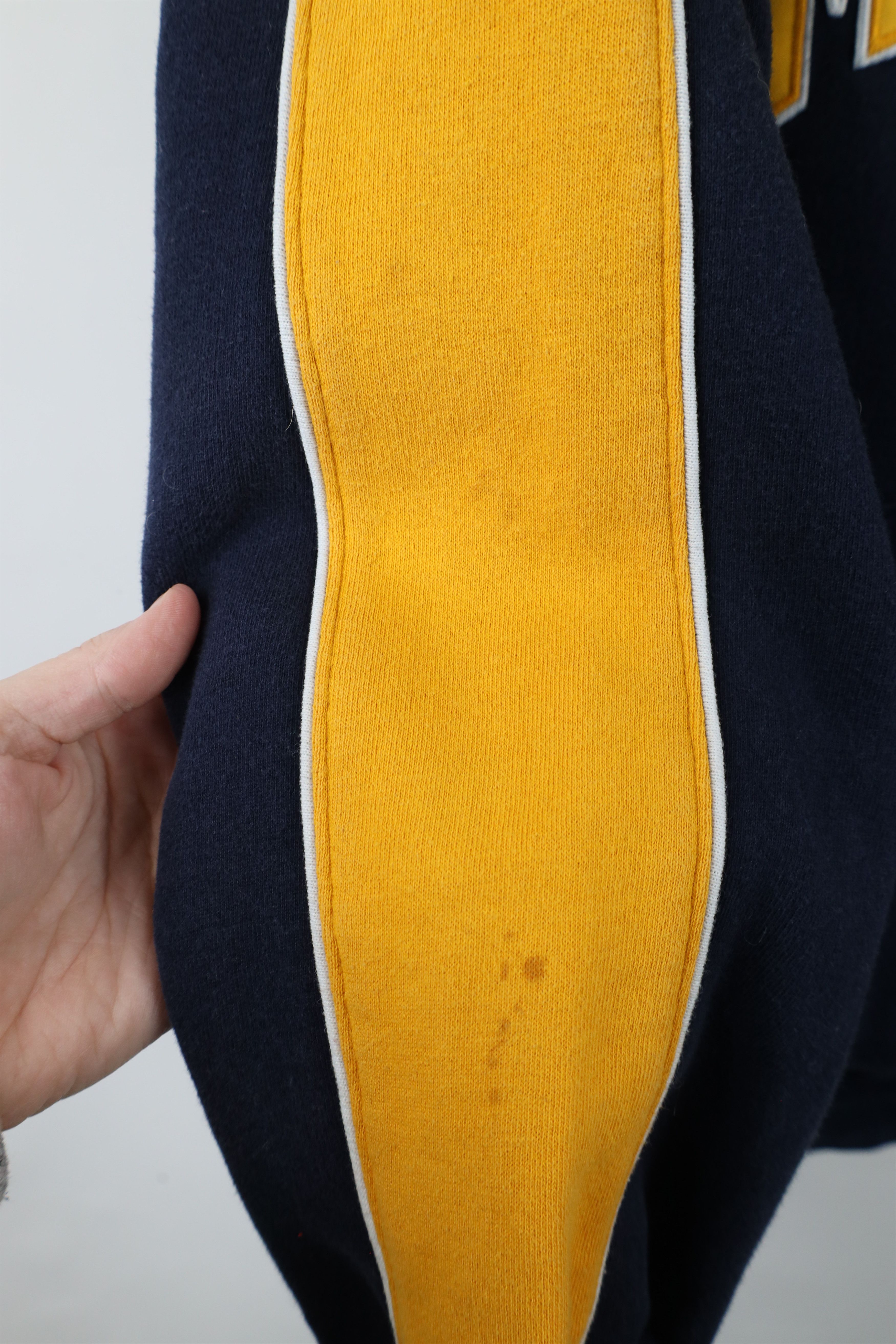 Vintage Vintage 90s Heavyweight University of Michigan Sweatshirt Size US L / EU 52-54 / 3 - 6 Thumbnail