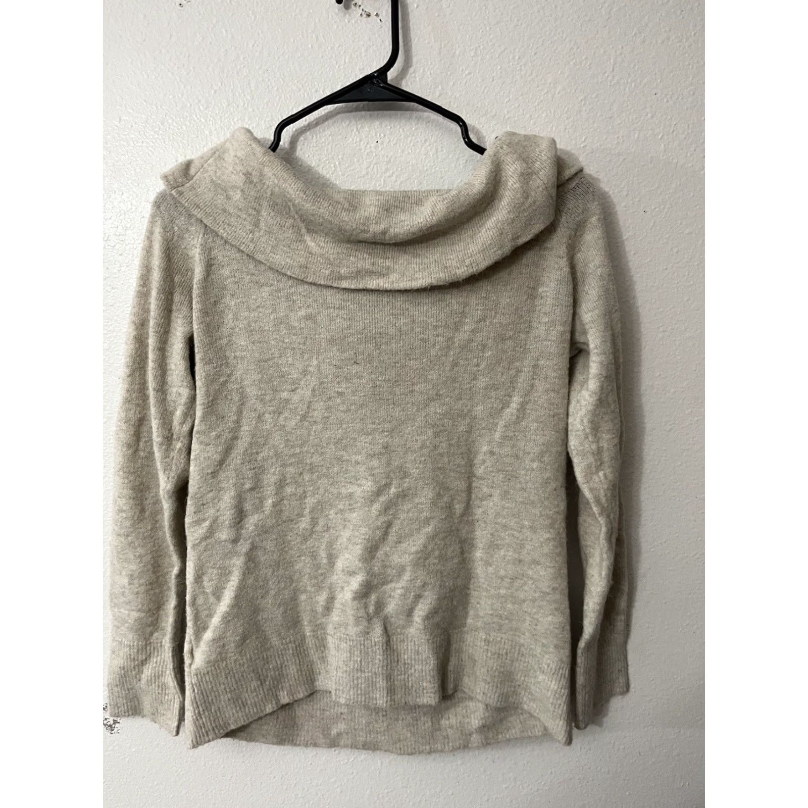 Abercrombie & Fitch ABERCROMBIE & FITCH Beige Solid Turtleneck Sweater Women Medium Acrylic Pullover Long Sleeve Size M / US 6-8 / IT 42-44 - 3 Thumbnail
