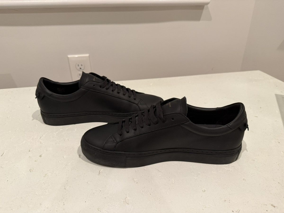 Givenchy Givenchy Low Top Leather Sneaker Size US 8.5 / EU 41-42 - 4 Thumbnail