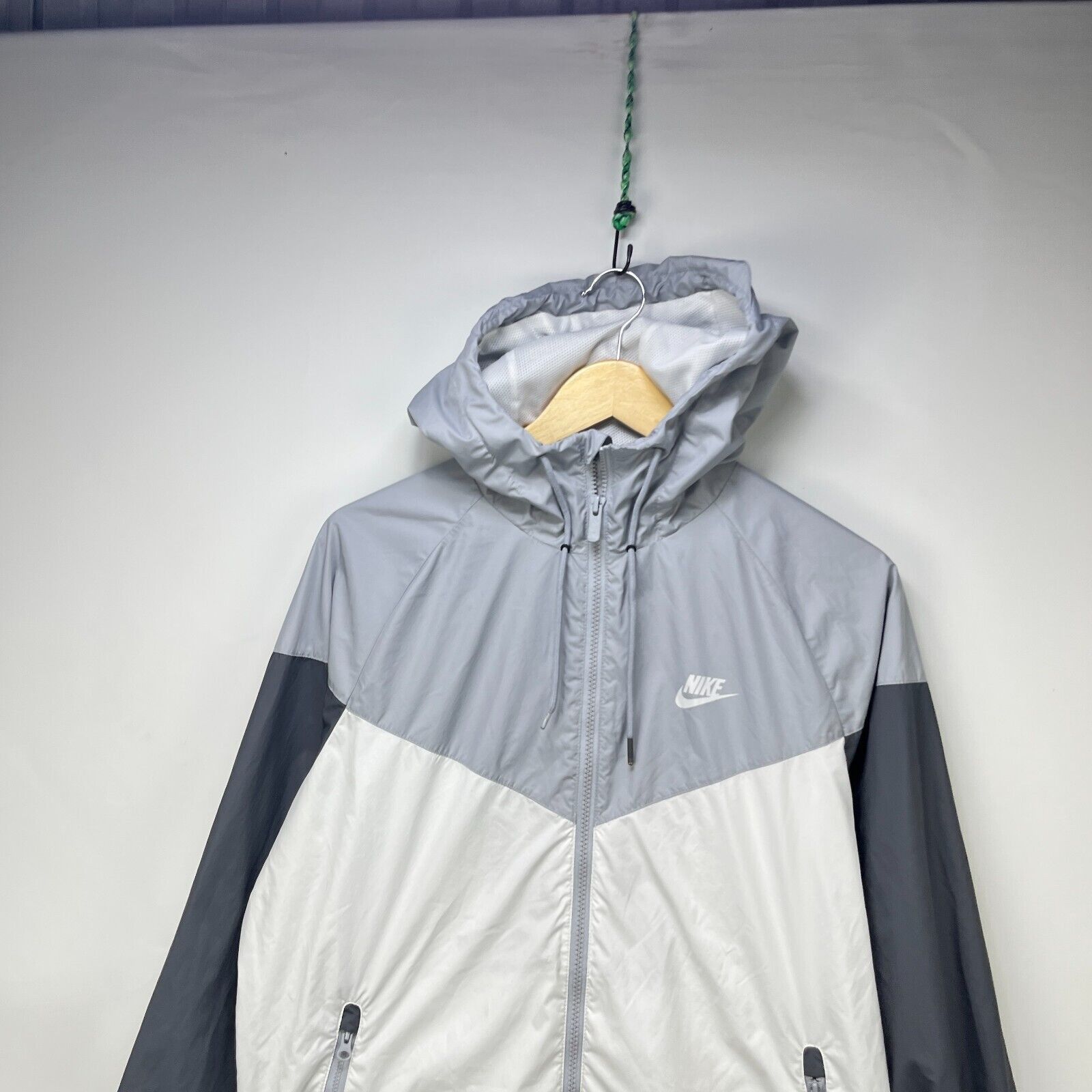 Nike × Vintage Vintage Nike Y2K Hooded Windbreaker Full Zip Jacket Medium Size US M / EU 48-50 / 2 - 2 Thumbnail