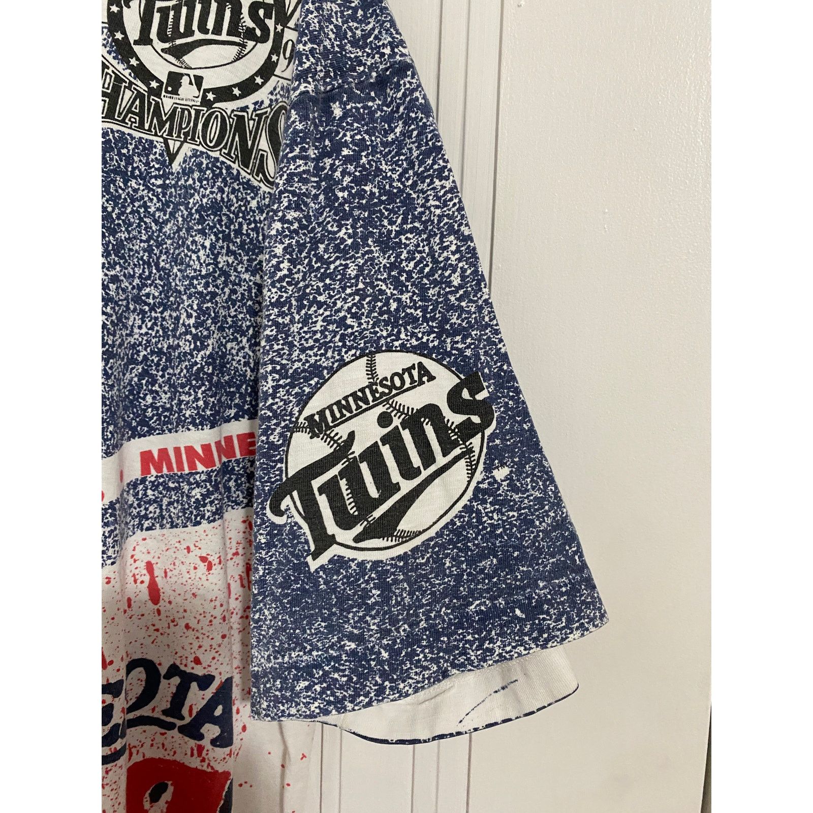 MLB Vintage Minnesota Twins All-Over Print T-Shirt Size Large Size US L / EU 52-54 / 3 - 3 Thumbnail