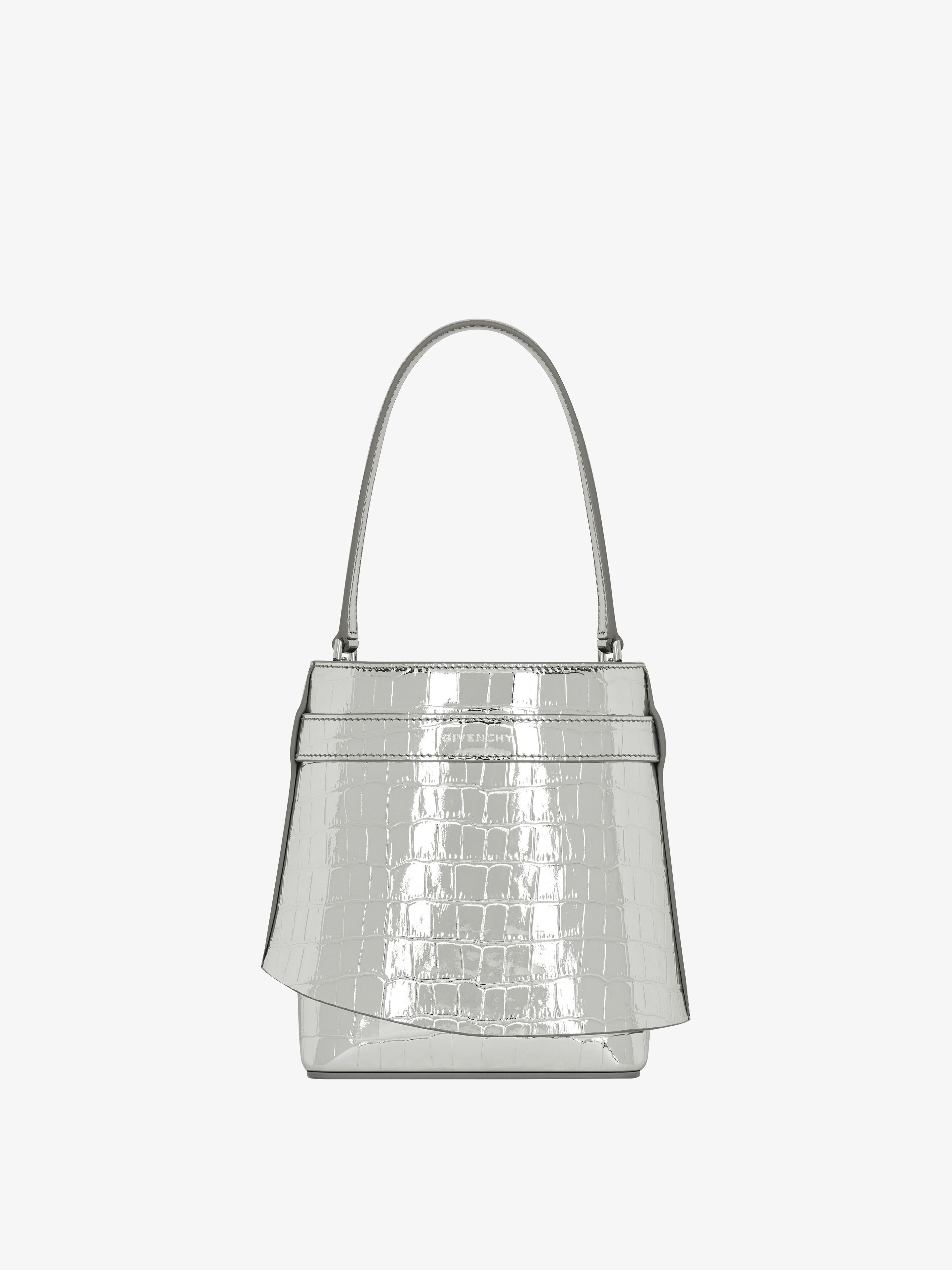 oc11z0725 Size: OS / Shark Lock Bucket Bag in Silvery