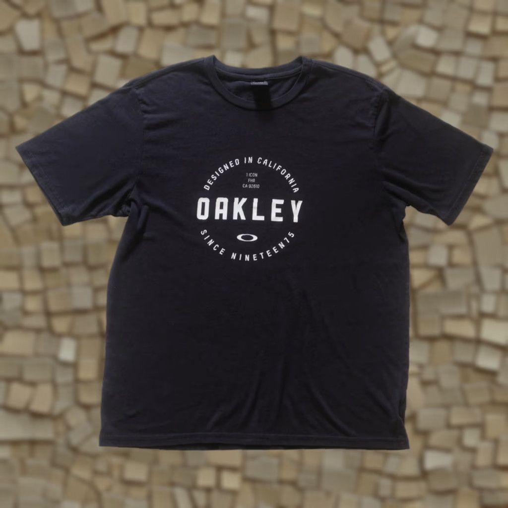 Oakley OAKLEY VTG Y2K RETRO 90s CORE ESSENTIAL LOGO GRAPHIC BLACK T SHIRT XL MEN Sz XL 22" PIT TO PIT 28" LENGTH Size US XL / EU 56 / 4 - 1 Thumbnail