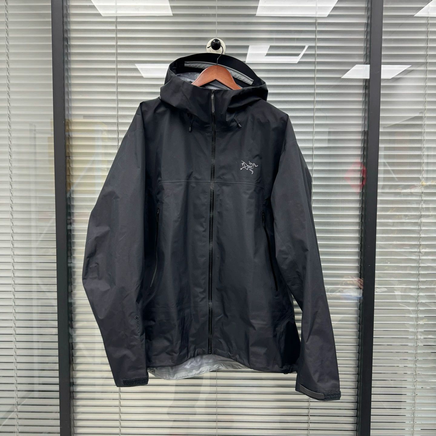 Arc'teryx Arc'teryx Beta SL Black XL Size - Used/New Size US XL / EU 56 / 4 - 1 Thumbnail