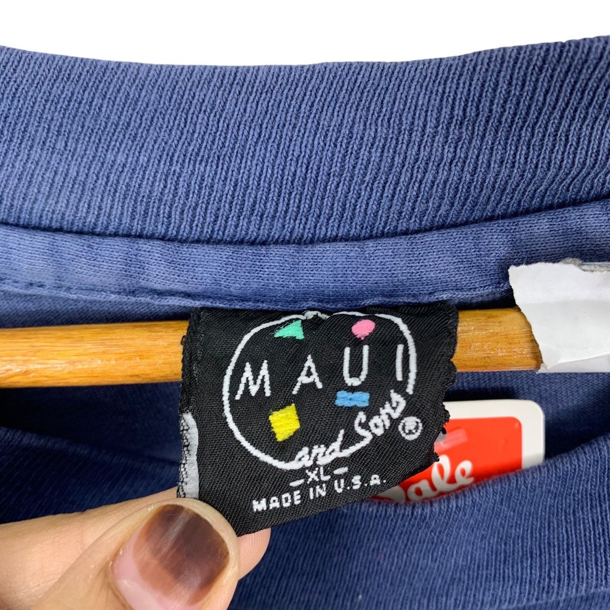 Maui and Sons Vintage 90s MAUI AND SONS 1994 Usa Shark Club Tshirt Size US XL / EU 56 / 4 - 6 Thumbnail