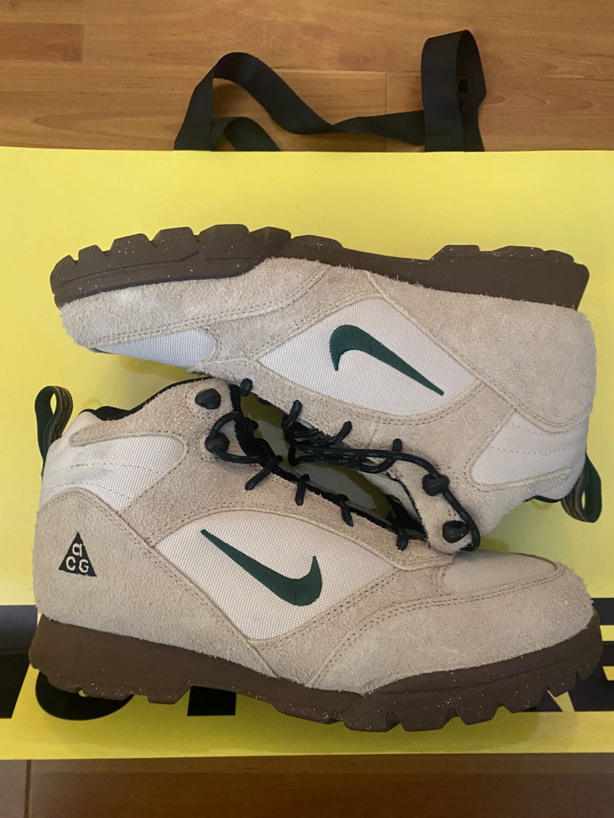 Nike ACG Nike ACG Torre Mid Waterproof Hemp Sanddrift Black Gorge Size US 11.5 / EU 44-45 - 1 Thumbnail