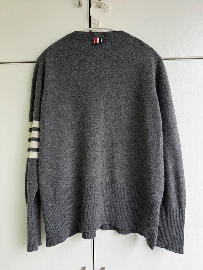 Thom Browne Thom browne Gray four-bar cashmere sweater 2503-Nextarrow Size US L / EU 52-54 / 3 - 2 Thumbnail