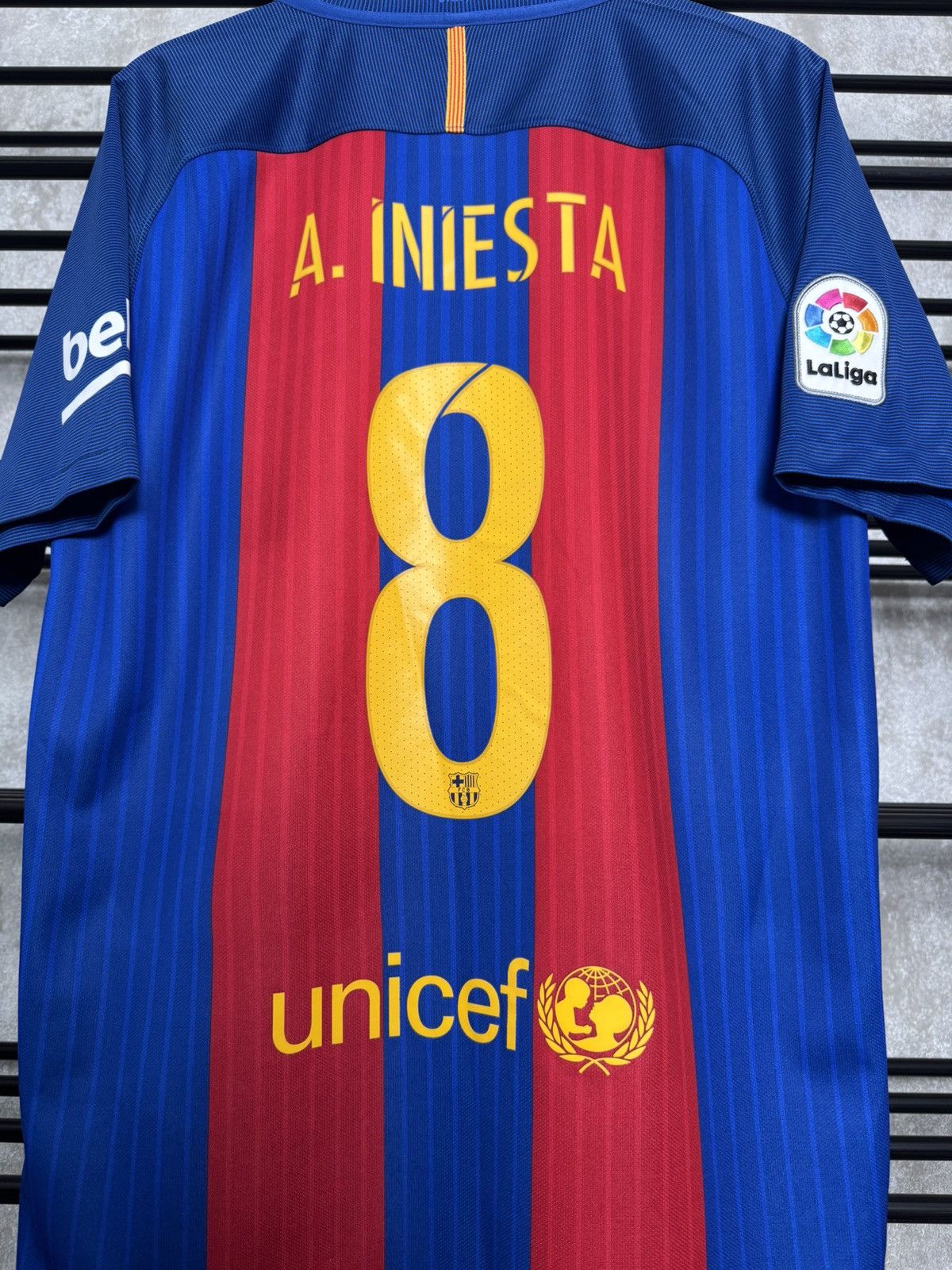 Nike Vintage Nike Barcelona Iniesta #8 Jersey Football Shirt Size US M / EU 48-50 / 2 - 10 Thumbnail