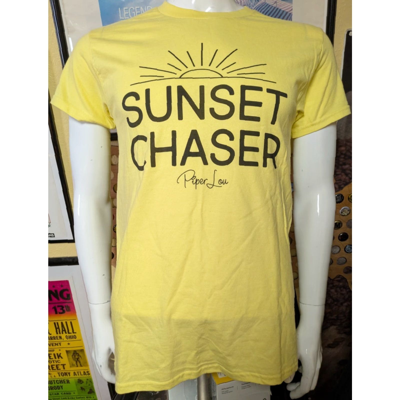 Gildan Piper Lou Sunset Chaser Graphic Tee T Shirt Unisex Small Yellow Graphic Print Beach Outdoor 90s? Not applicable - keep to original words. Size US S / EU 44-46 / 1 - 2 Thumbnail