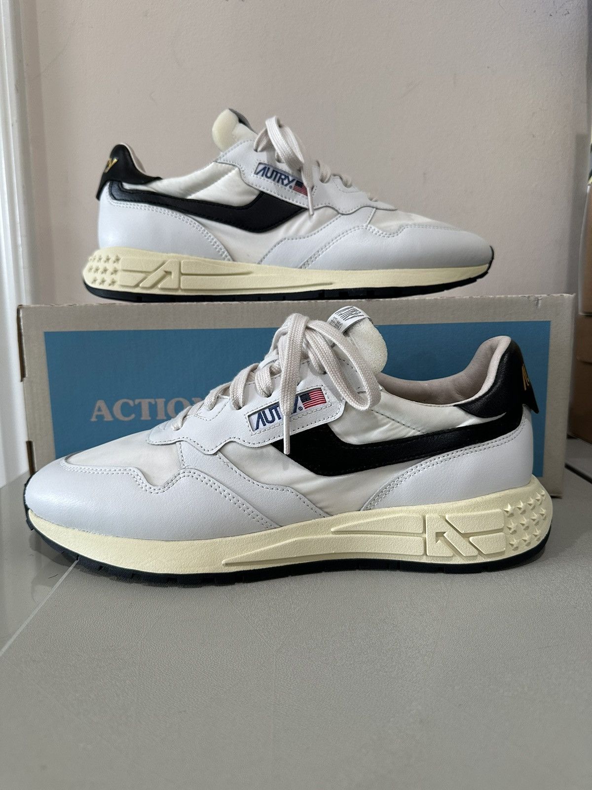 image of Wwlm-Vno2 Autry Reelwind Low Sneakers in White, Men's (Size 11)