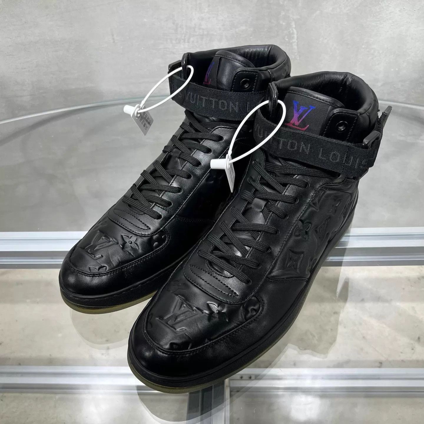 Louis Vuitton LV High-Top Embossed Monogram Sneaker Black UK9/43 Size US 10 / EU 43 - 2 Thumbnail