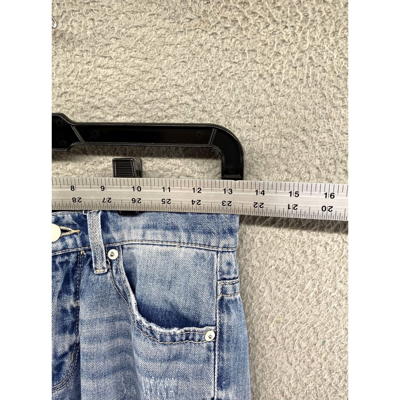 Buckle Black Buckle Black Mom Med Wash Distressed Thighs 24 in Womens Jeans 90s Style Size ONE SIZE - 6 Thumbnail