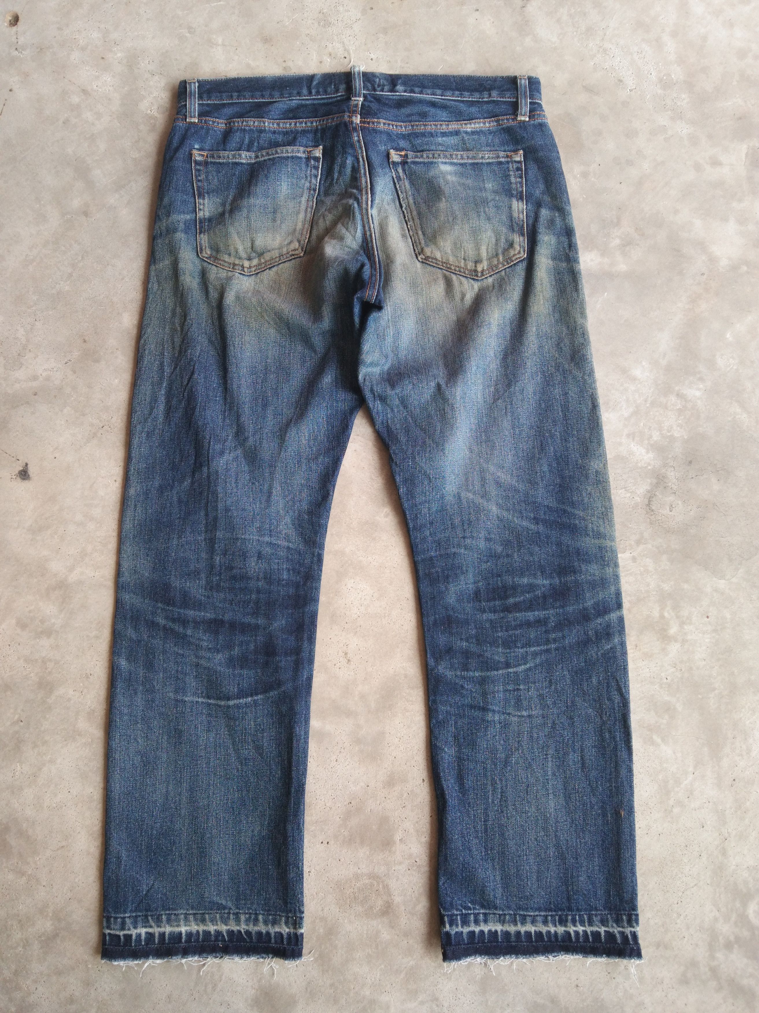 Japanese Brand Vintage Dirty Uniqlo Redline Selvedge Distressed Jeans 30x29 Size US 33 - 2 Thumbnail